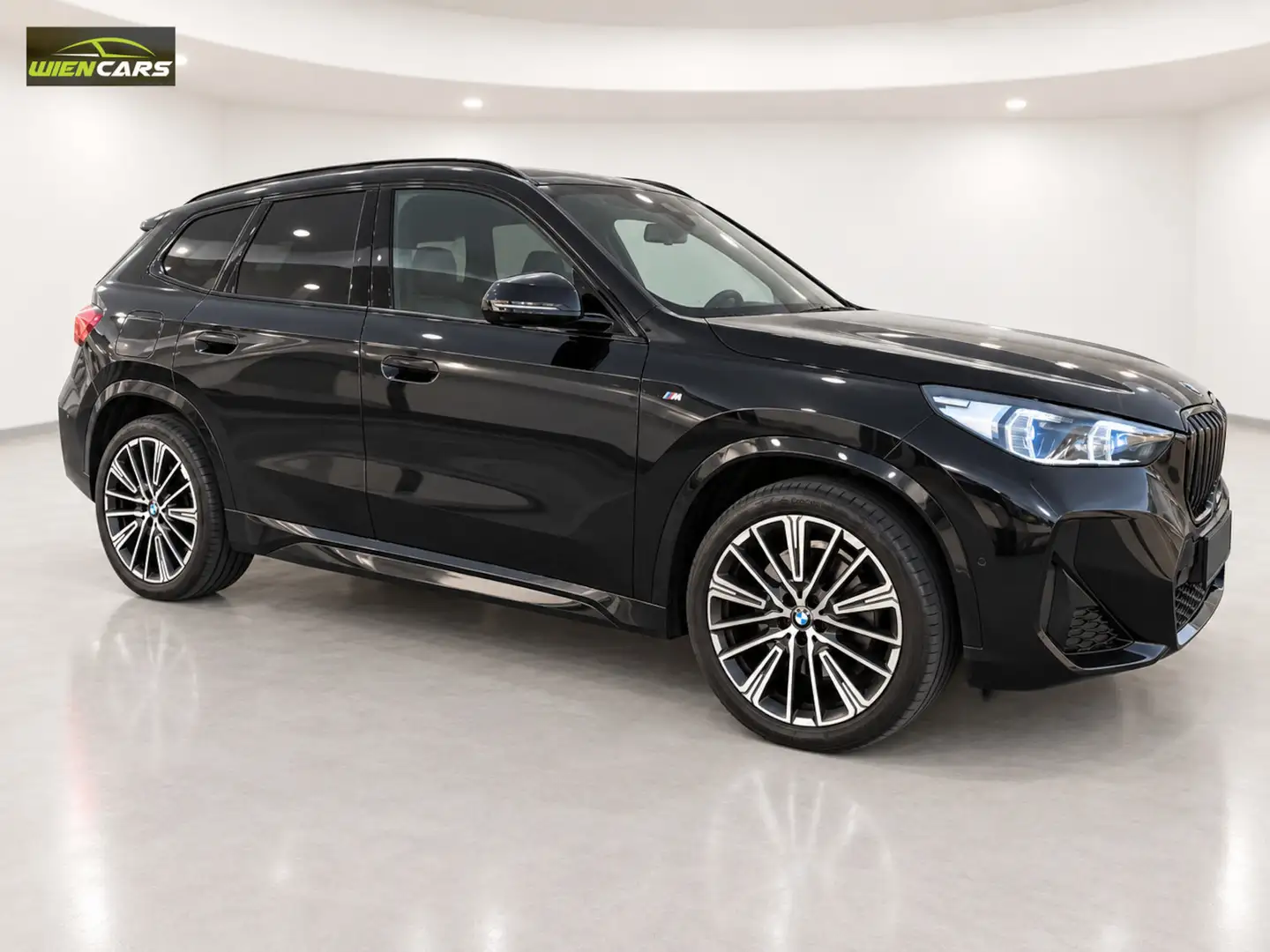 BMW X1 xDrive23i Aut*M-Sport*H&K*Head-Up*PANORAMA* Schwarz - 1