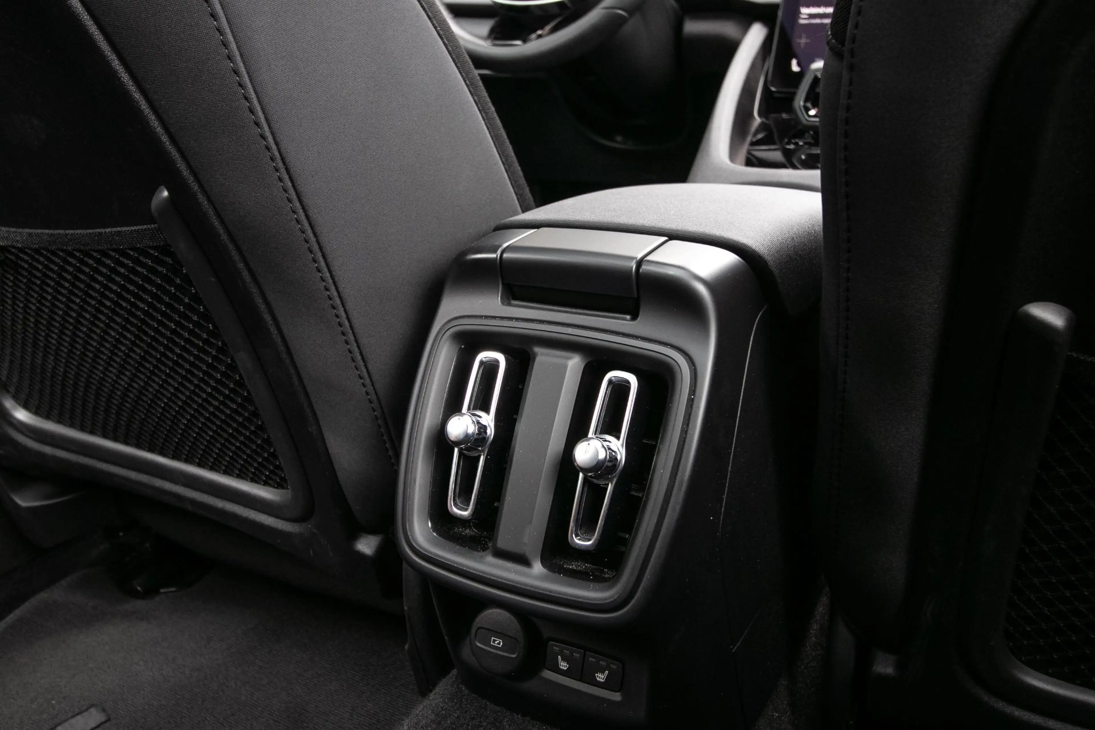 Polestar 2 Long Range Dual Motor Performance Plus 82 kWh SOH — photo 11