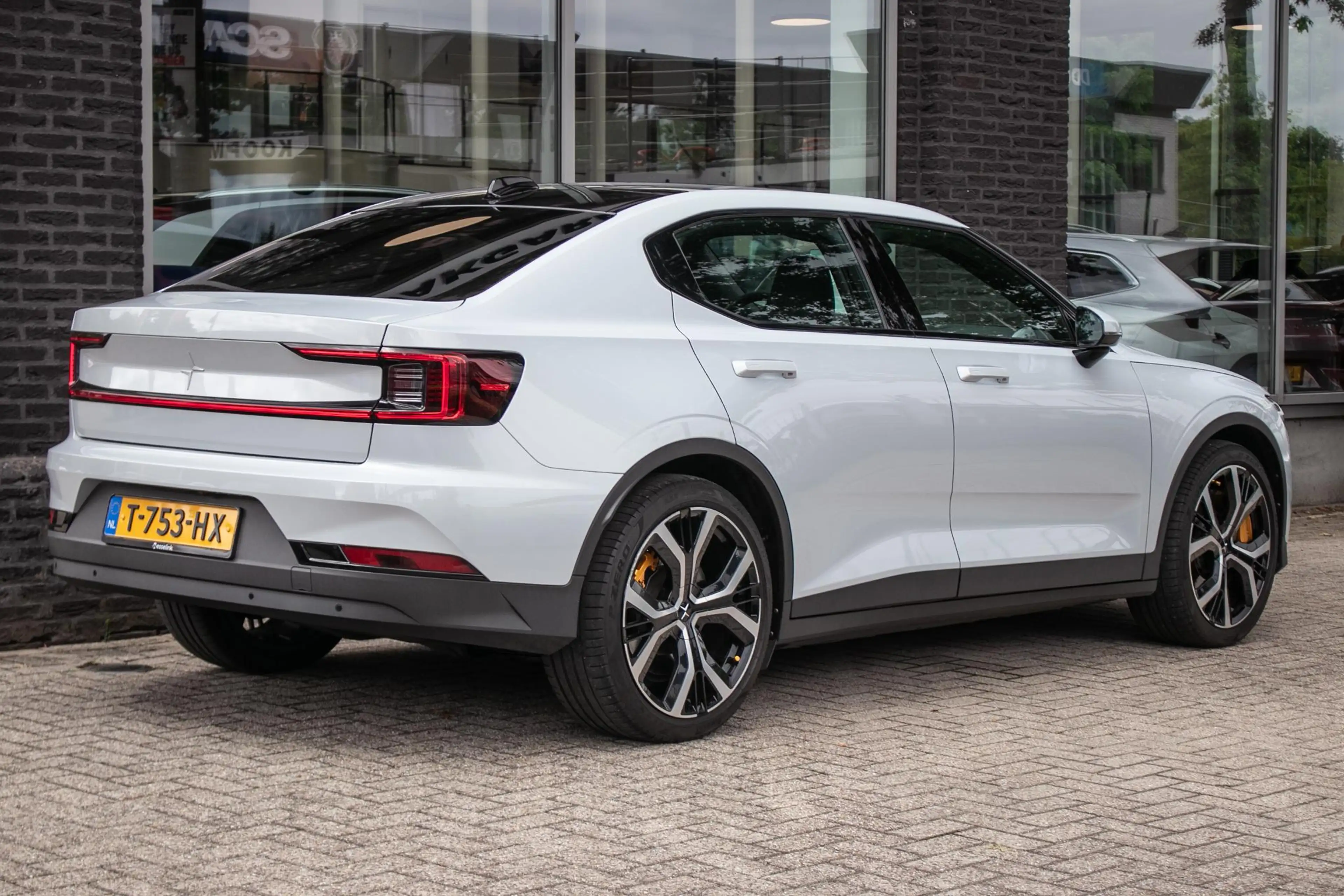 Polestar 2 Long Range Dual Motor Performance Plus 82 kWh SOH — photo 2