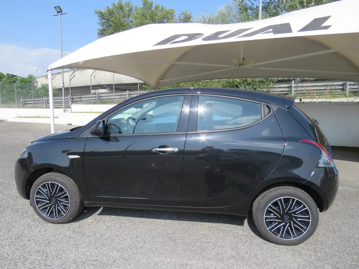 Lancia Ypsilon Ypsilon 1.0 hybrid Oro 70 Cv Nero - 2
