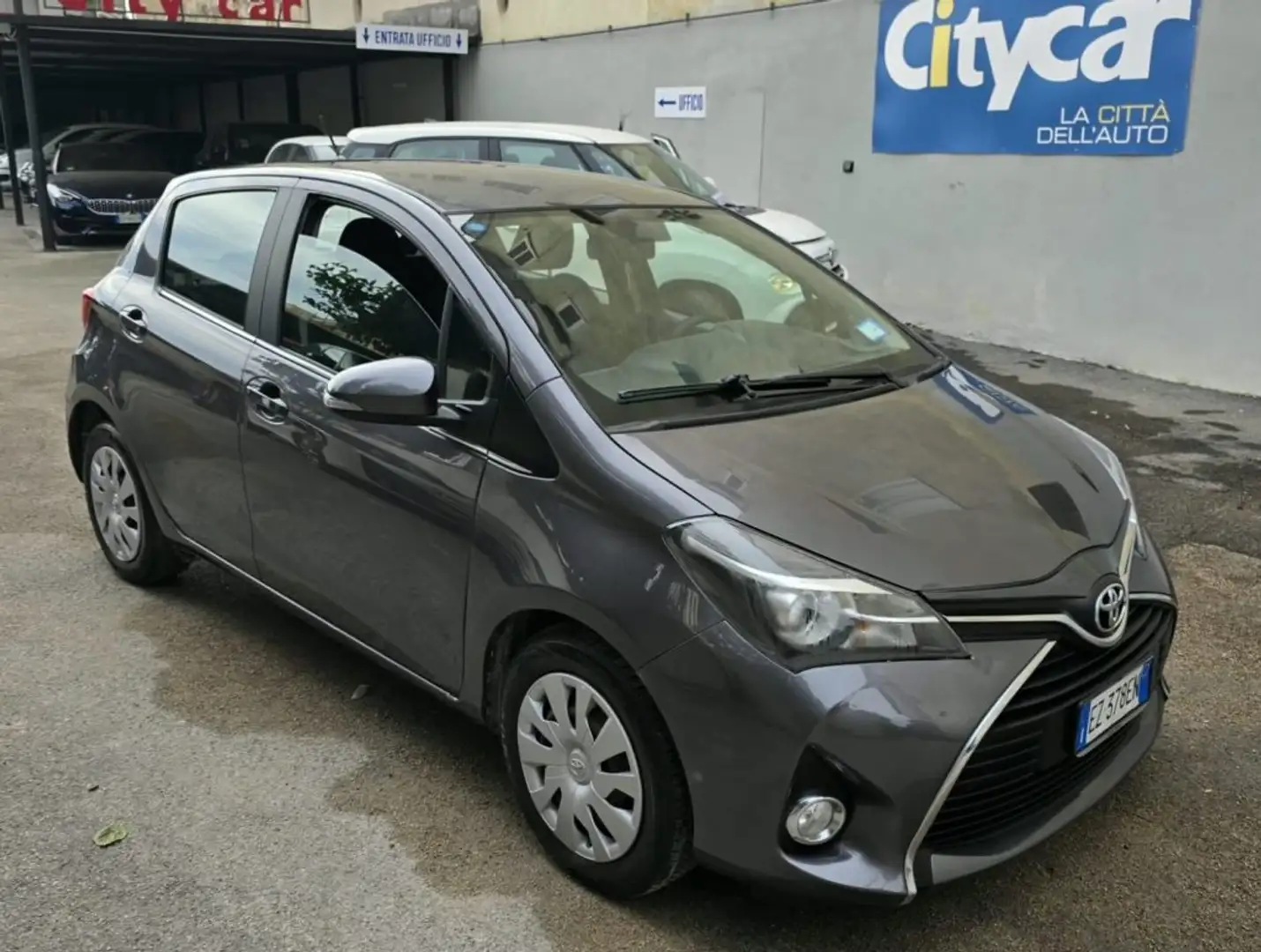 Toyota Yaris 1.4 D-4D 5 porte Cool Grigio - 1