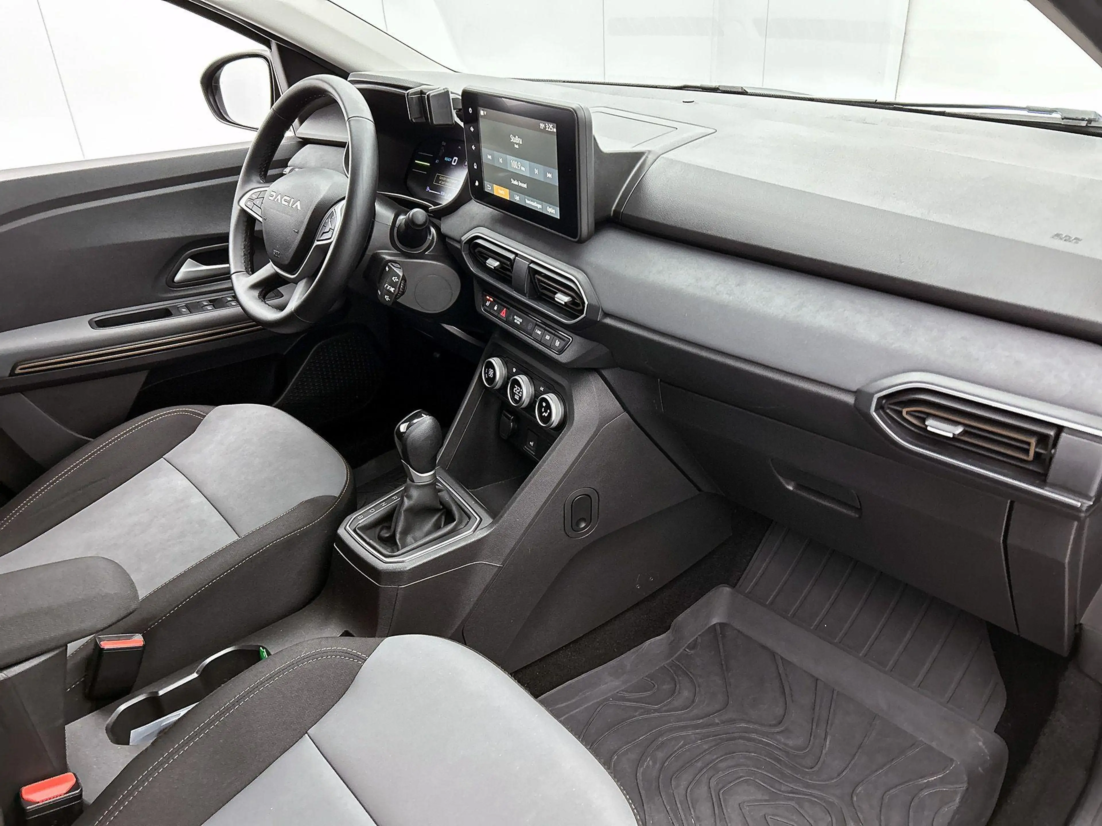 Dacia Jogger 1.6 Hybrid 140 Extreme 7p. — photo 9