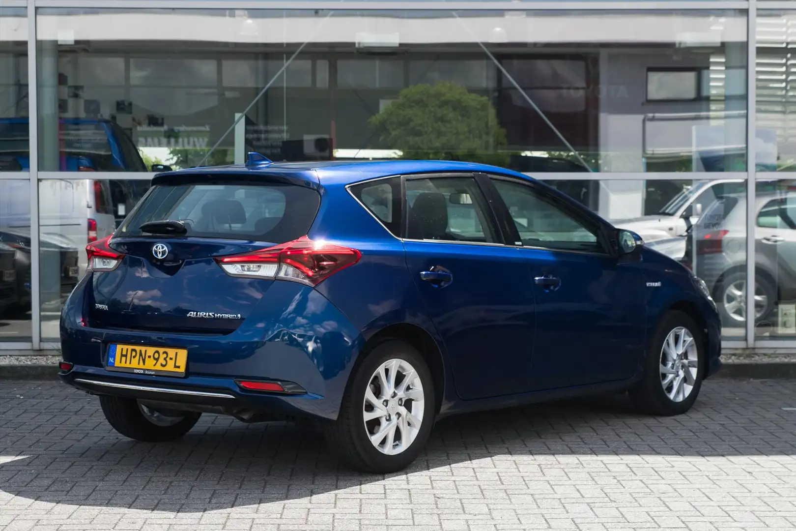 Toyota Auris 1.8 Hybrid 136pk CVT Business Plus Blauw - 2