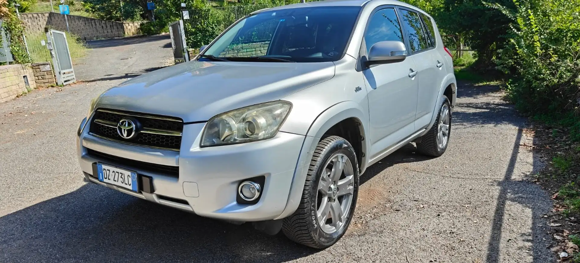 Toyota RAV 4 Rav4 III  Crossover RAV4 2.2 d-cat Luxury 150cv Grau - 2