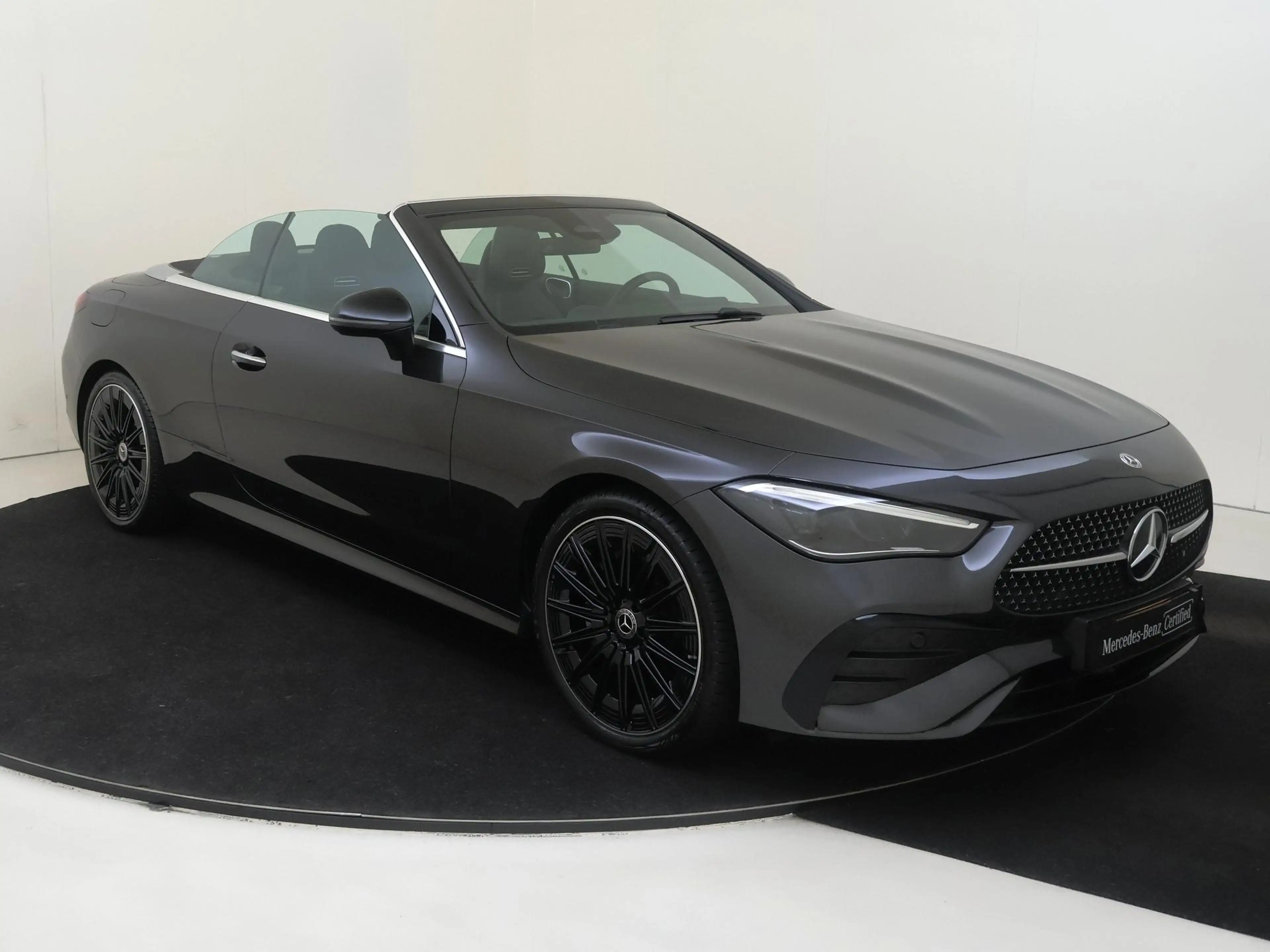 Mercedes-Benz CLE 180 Cabriolet AMG Line / 20 inch/ Memory/ Sfeerverlich — photo 2