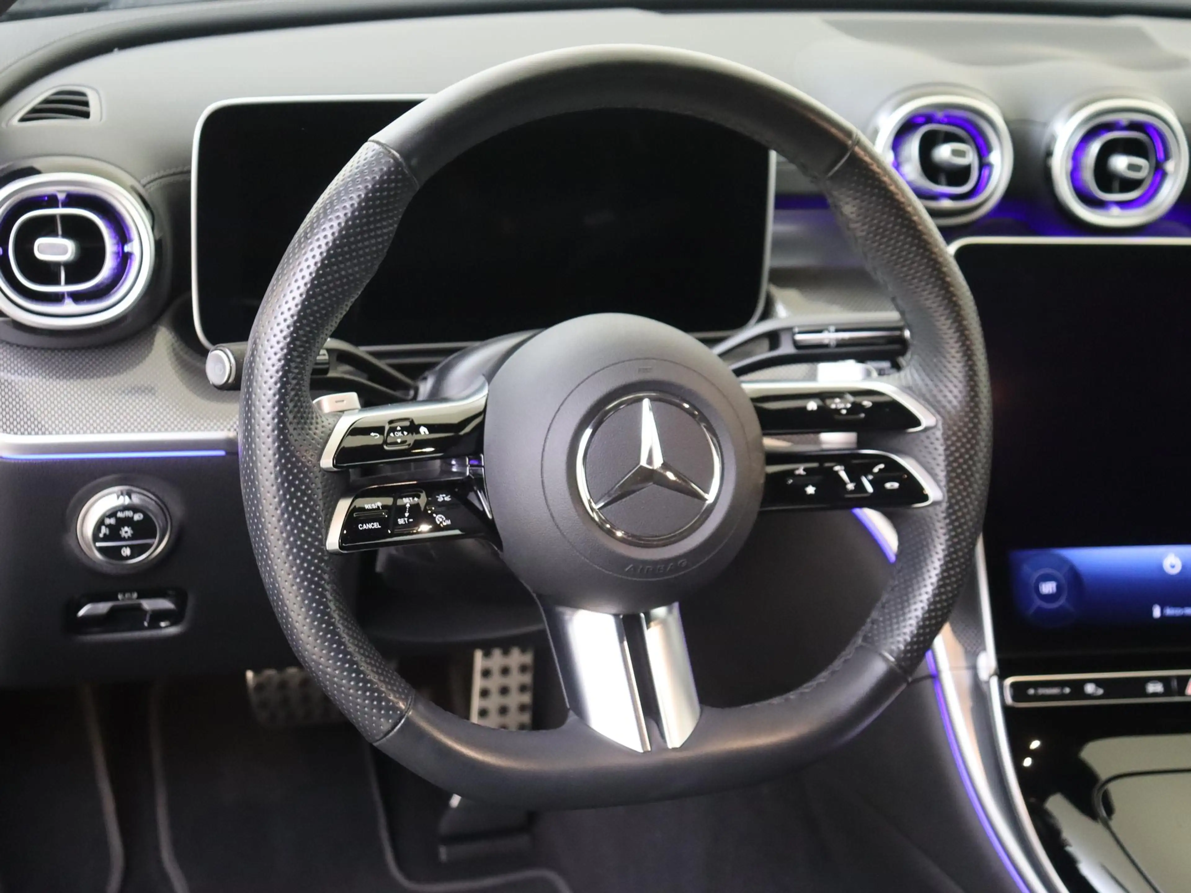 Mercedes-Benz CLE 180 Cabriolet AMG Line / 20 inch/ Memory/ Sfeerverlich — photo 10