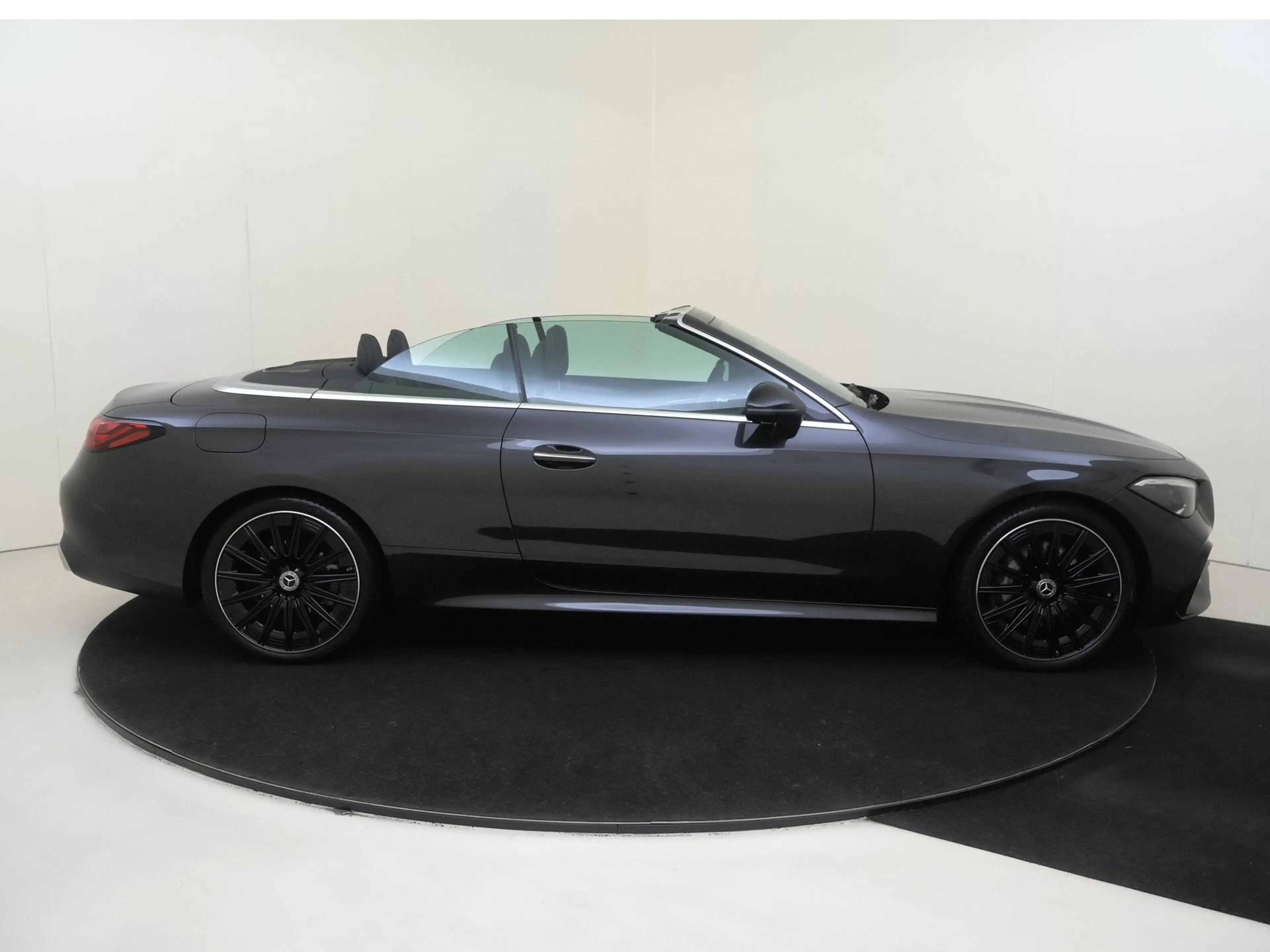Mercedes-Benz CLE 180 Cabriolet AMG Line / 20 inch/ Memory/ Sfeerverlich — photo 9