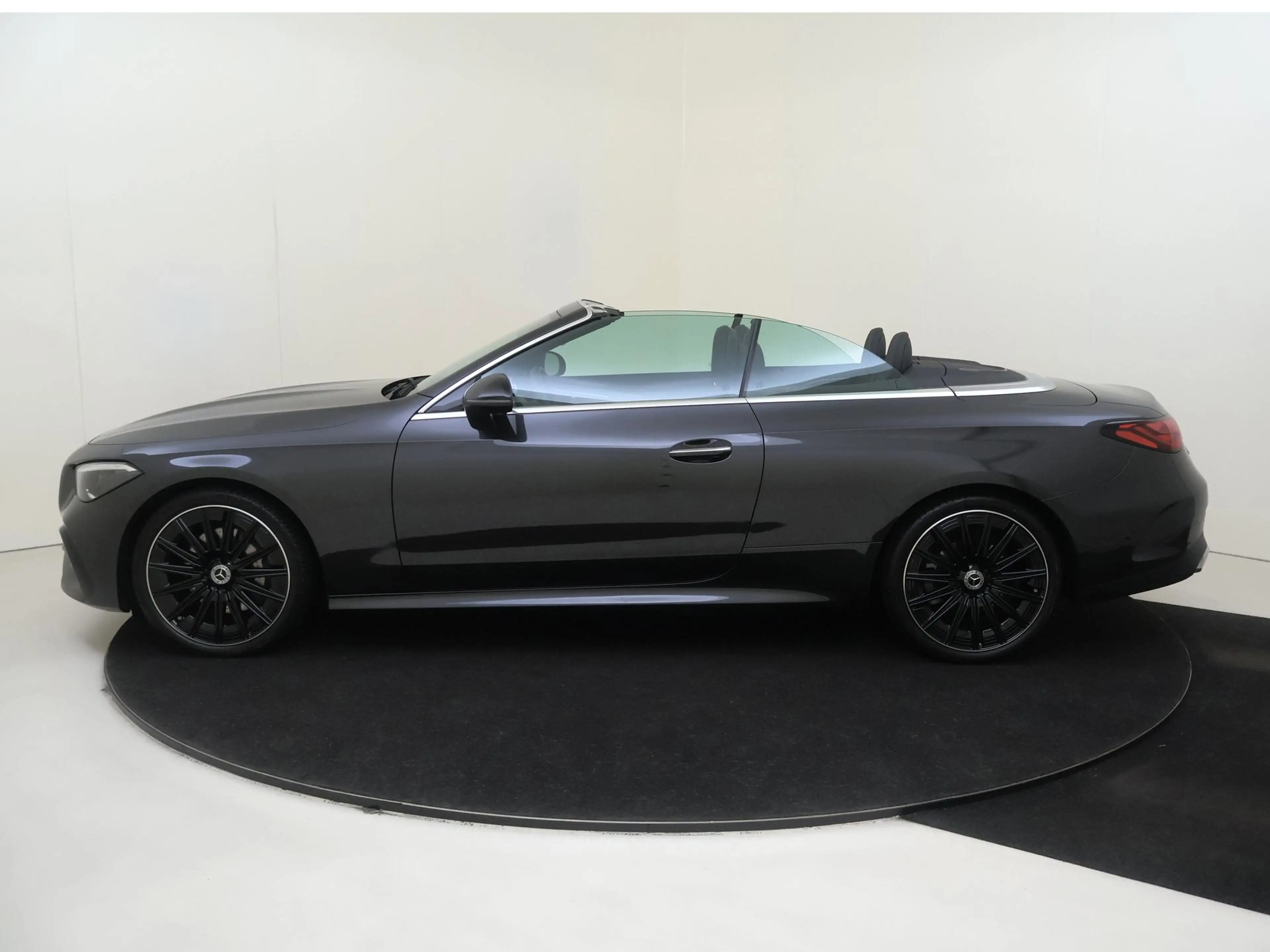 Mercedes-Benz CLE 180 Cabriolet AMG Line / 20 inch/ Memory/ Sfeerverlich — photo 8