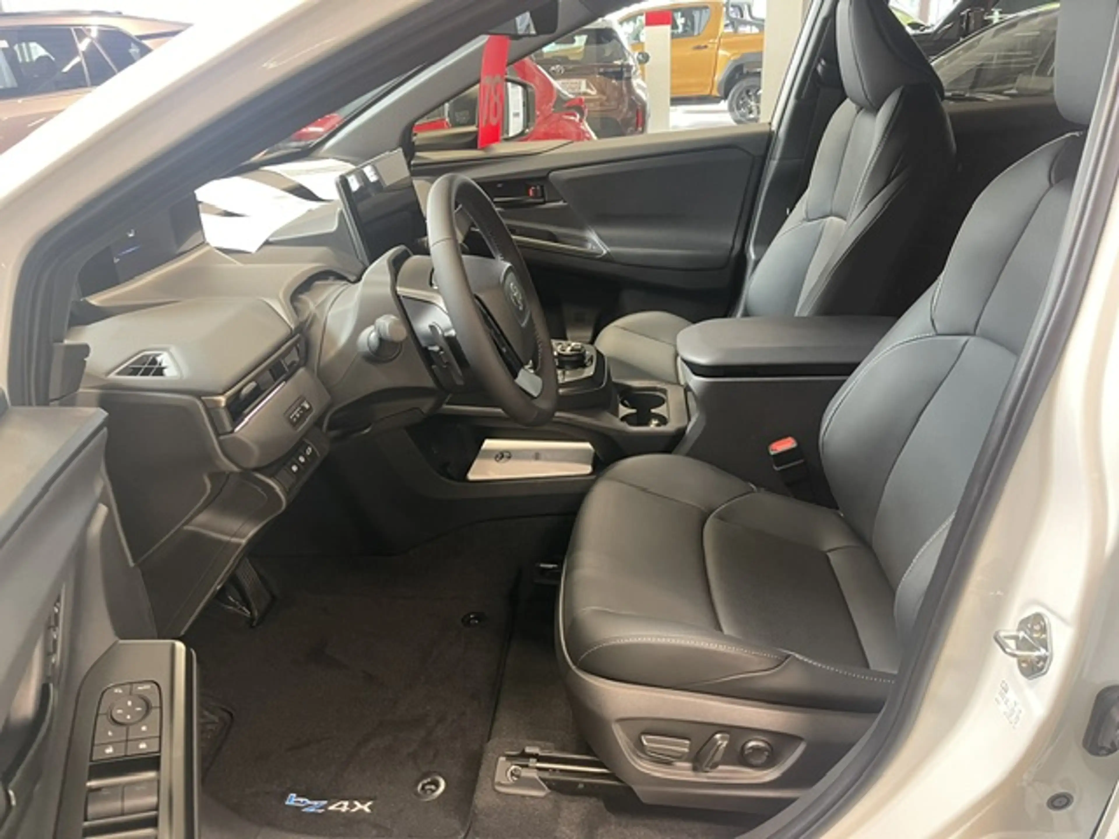 Toyota bZ4X bZ4X AWD Lounge — photo 6