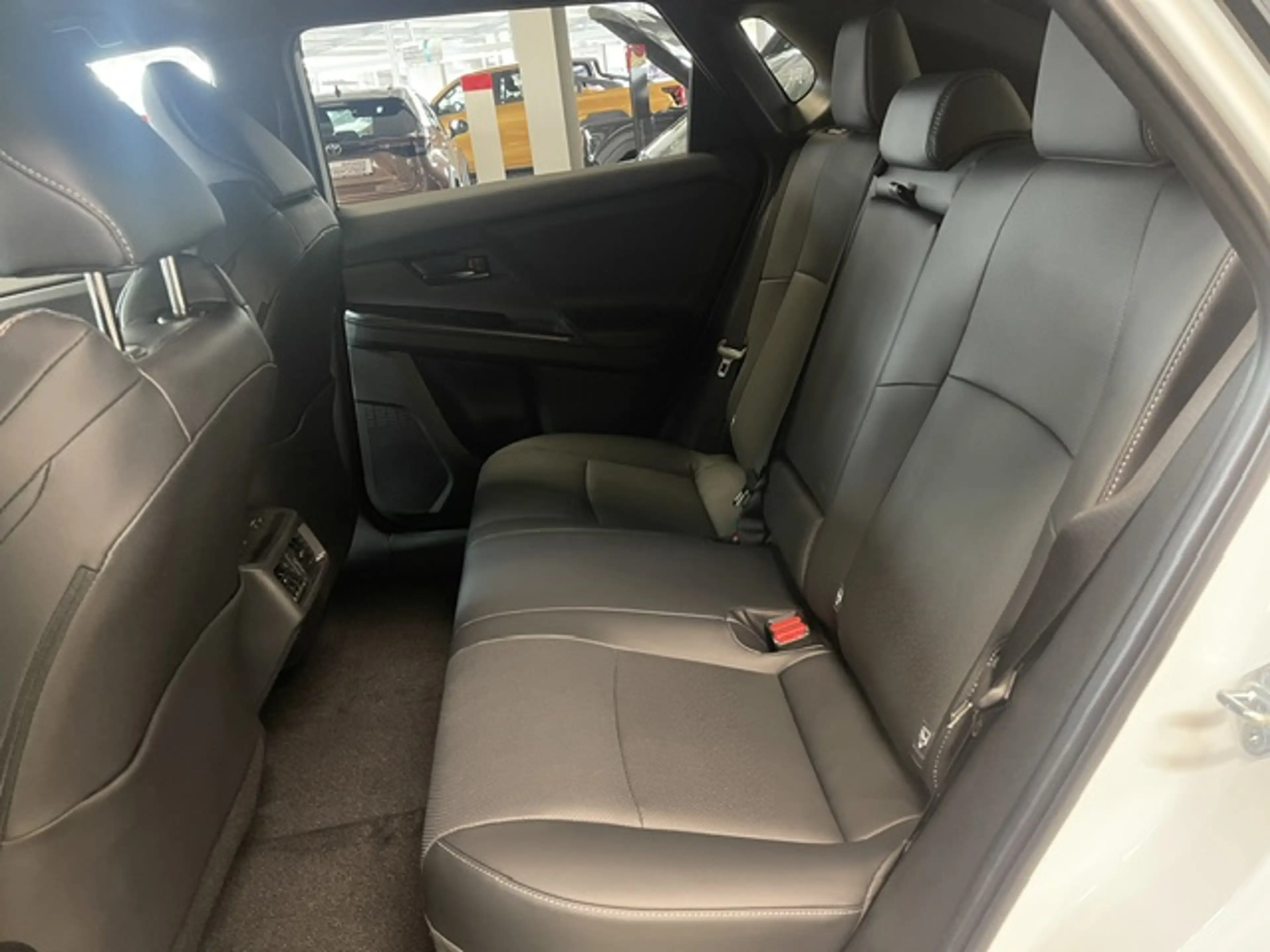 Toyota bZ4X bZ4X AWD Lounge — photo 8