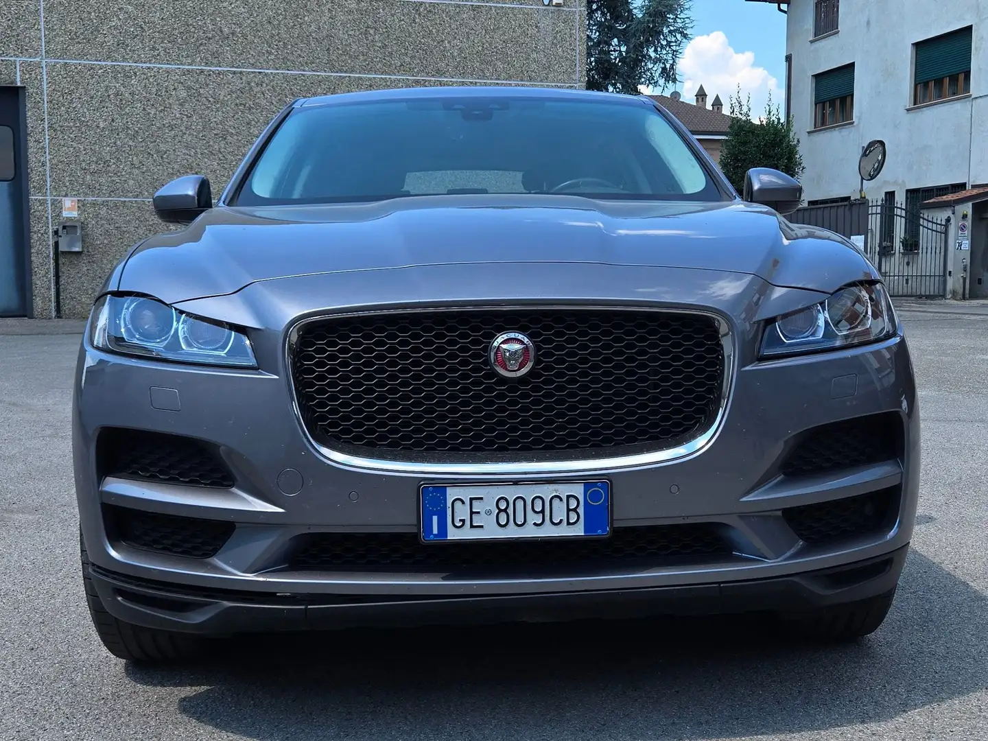 Jaguar F-Pace F-Pace 2.0d i4 awd 180cv Grigio - 2
