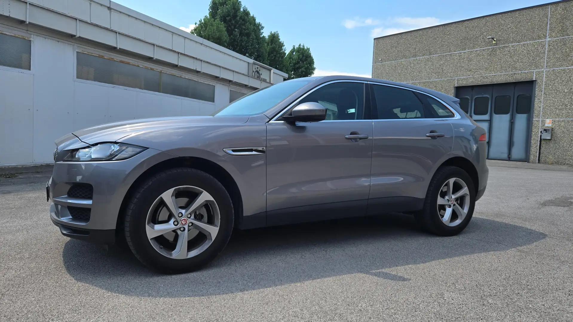 Jaguar F-Pace F-Pace 2.0d i4 awd 180cv Grigio - 1