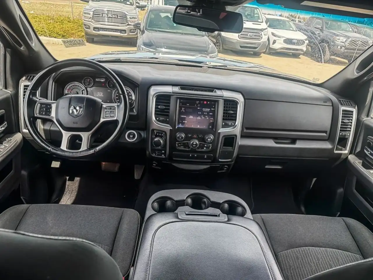 RAM 1500 снимка RAM 1500