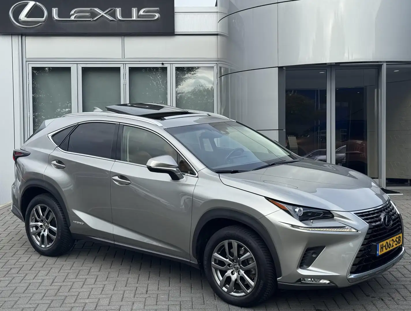 Lexus NX 300h AWD Luxury Line TREKHAAK SCHUIFDAK STUURVERW AD-CR Gris - 1