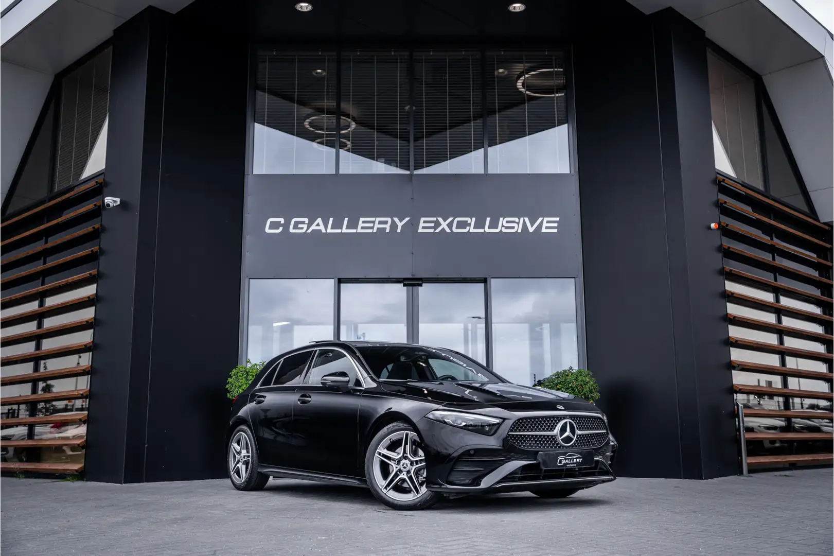 Mercedes-Benz A 180 A180 AMG Line - Panorama | Memory | Burmester | 36 Schwarz - 1