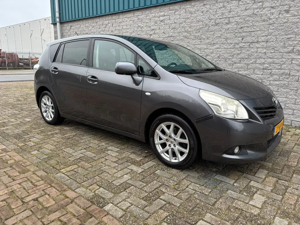 Toyota Verso 2011 из Европы — купить под ключ