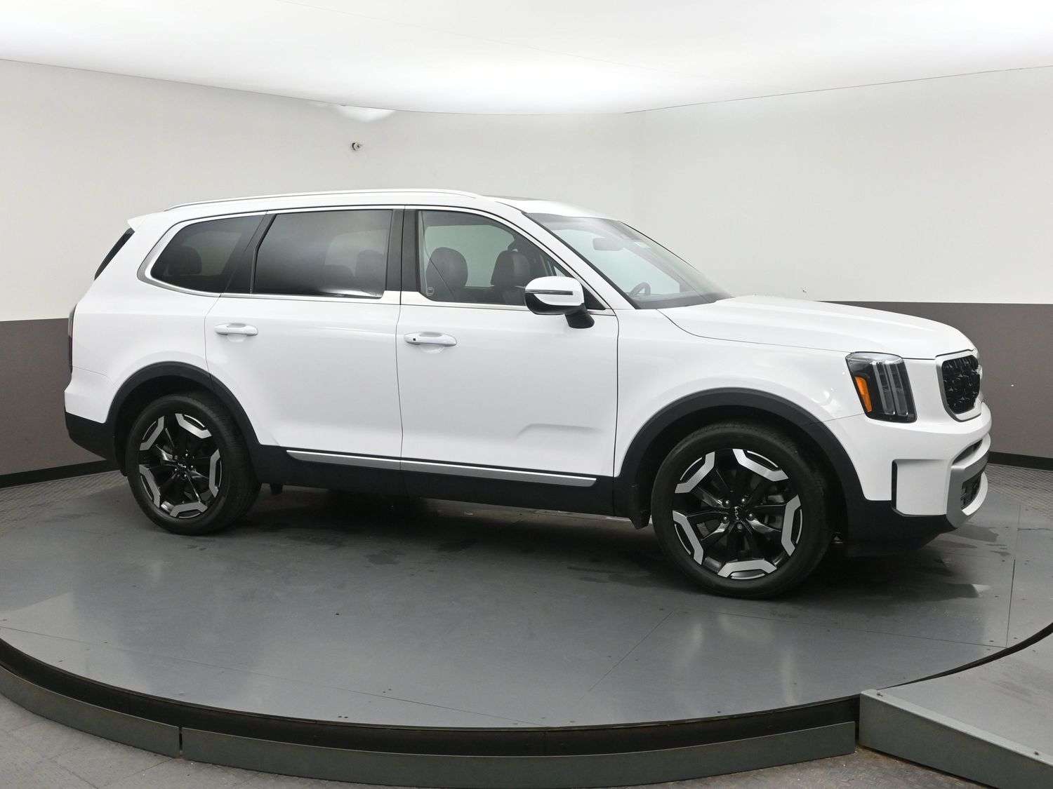 2025 Kia Telluride One Owner & Fully Certified 5000 lbs. Towing *** C