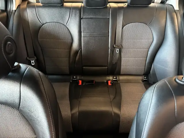 Mercedes-Benz C-Class view 13