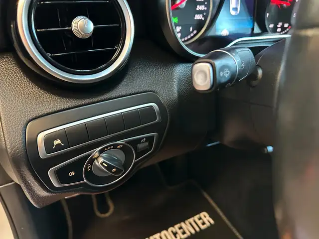 Mercedes-Benz C-Class view 9