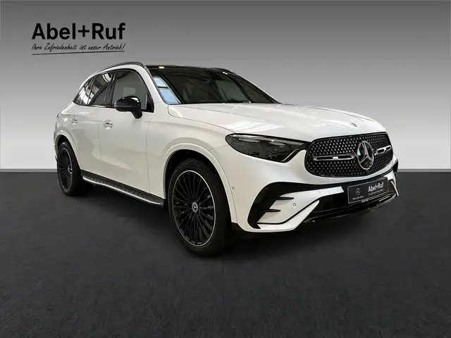 Mercedes-Benz 220 view 3