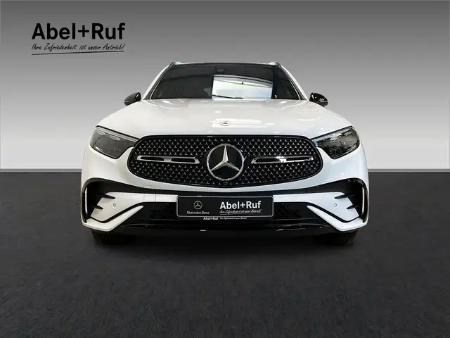 Mercedes-Benz 220 view 2