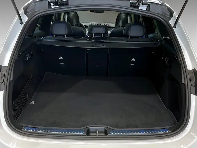 Mercedes-Benz 220 view 6
