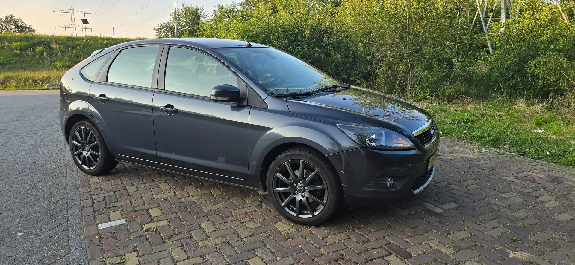 Ford Focus Focus 1.6 Titanium Grijs - 1