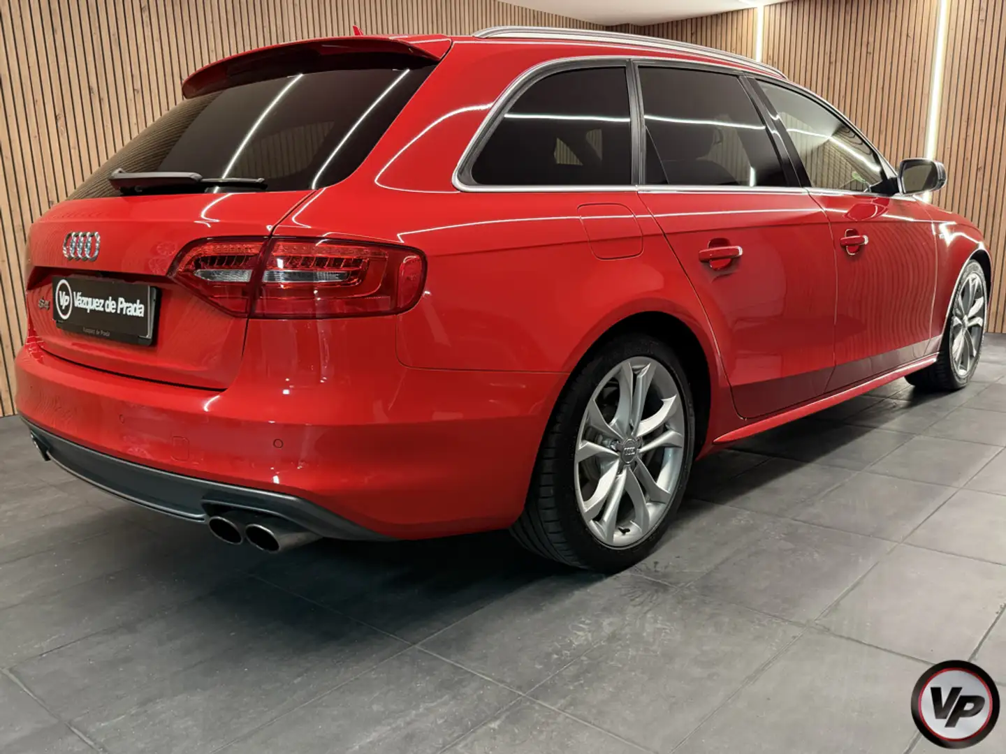 Audi S4 Avant 3.0 TFSI quattro S-T 333 Rojo - 2