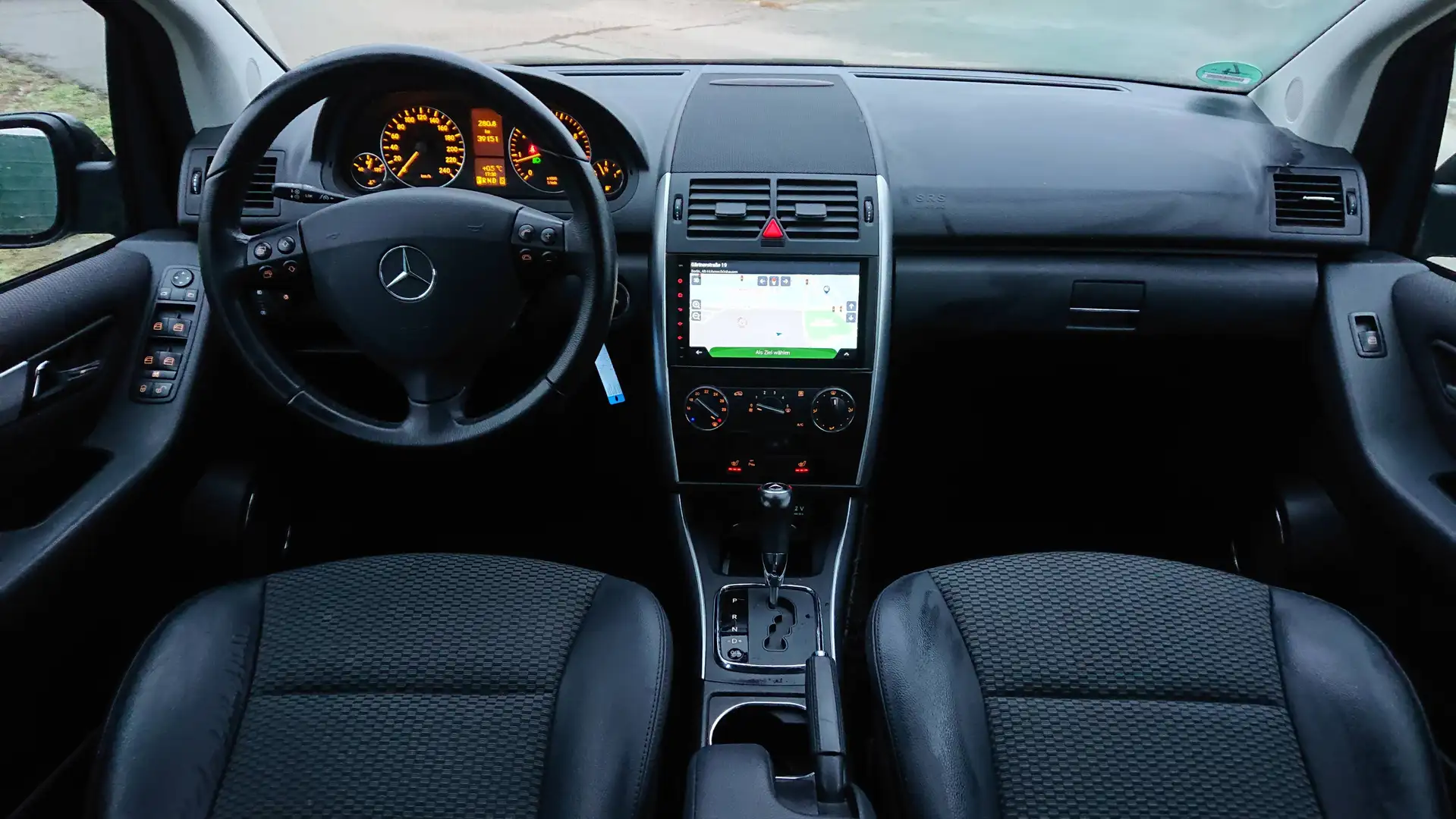 Mercedes-Benz A 170 A 170 Aut+1Hd+PDC+Navi+Temp+N.tüv+ Czarny - 1