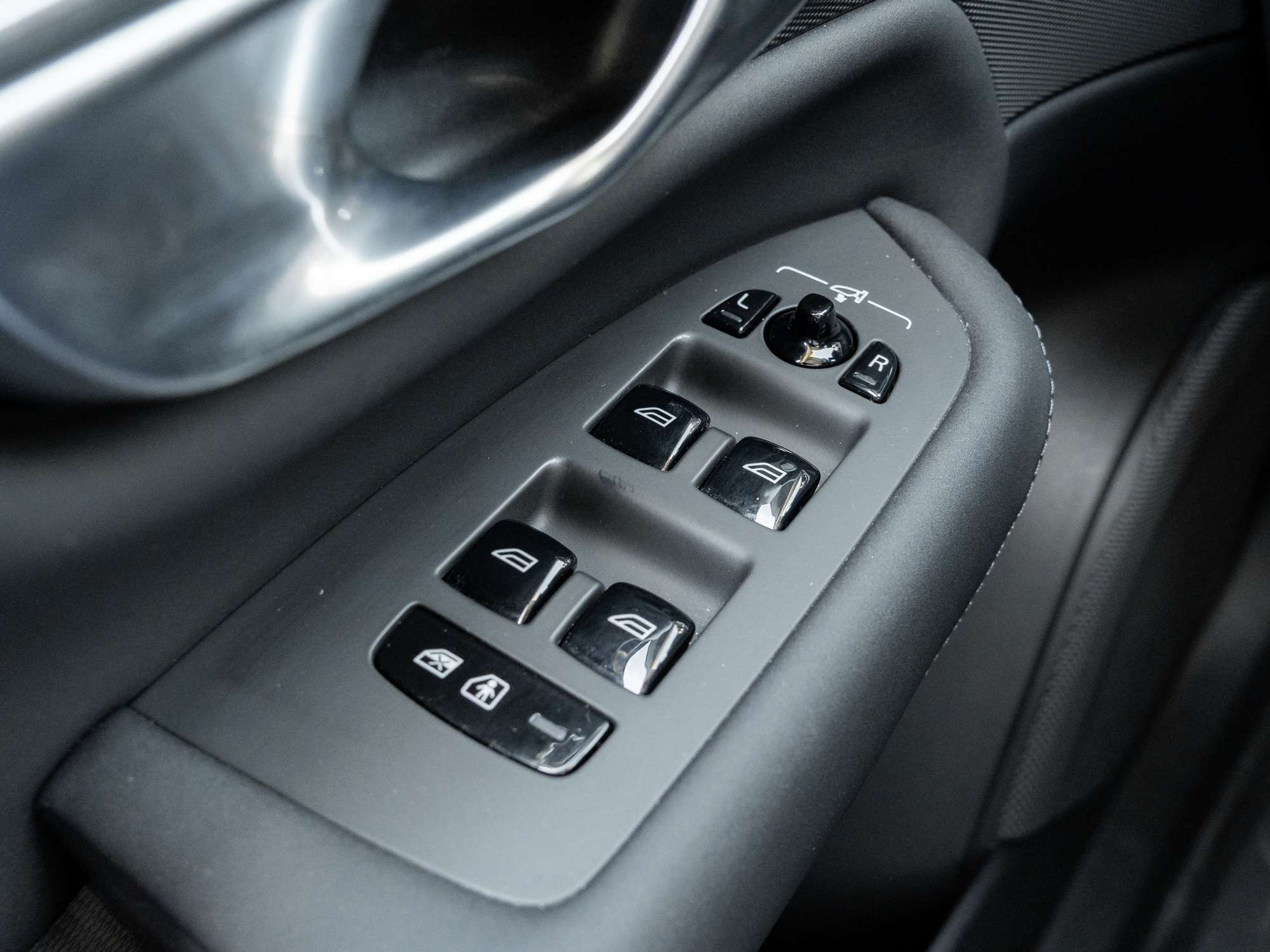2026 Volvo XC90 B6 AWD Core 7-Seater |SPECIAL CPO INTEREST RATE* thumb 14