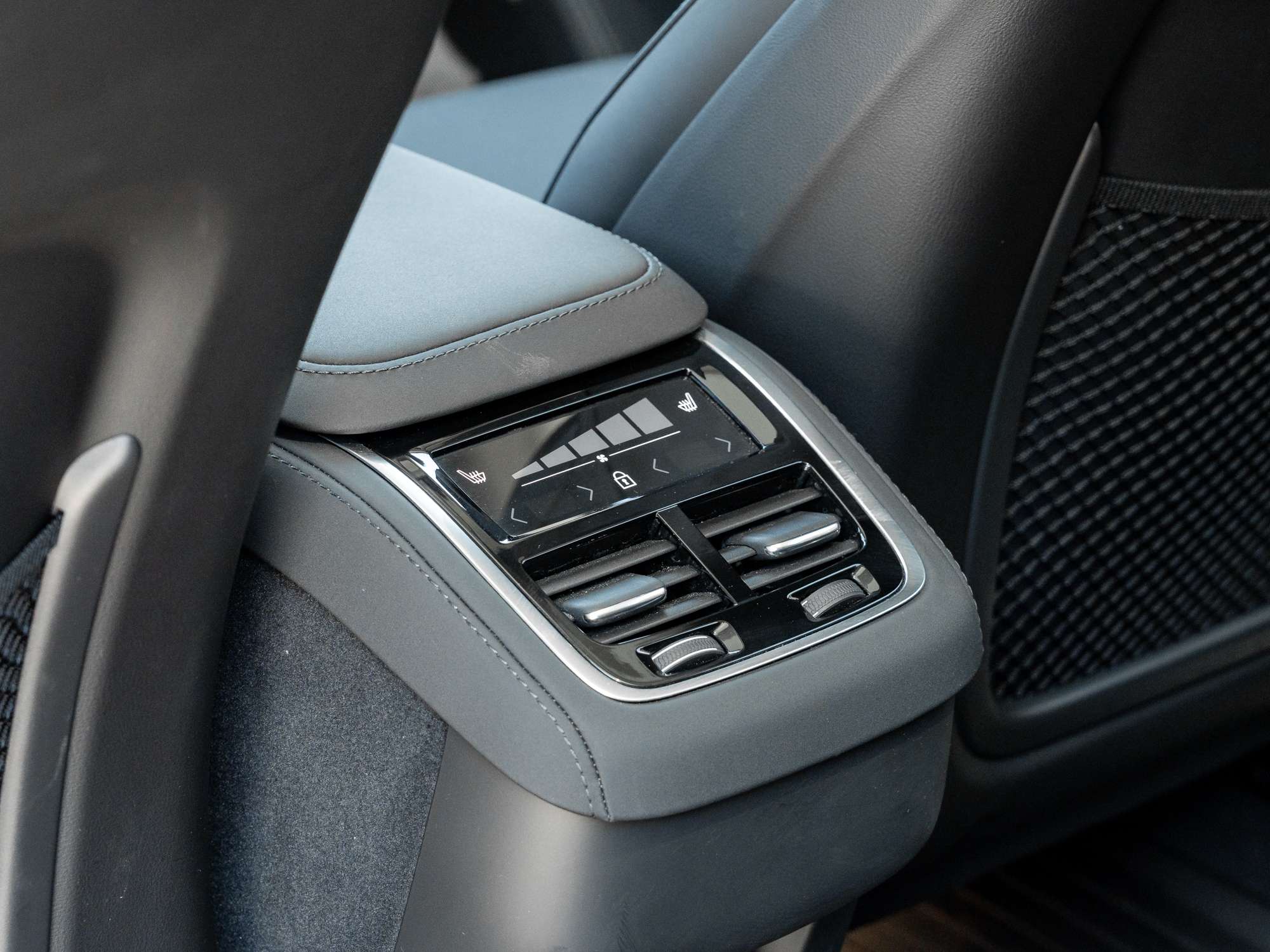 2026 Volvo XC90 B6 AWD Core 7-Seater |SPECIAL CPO INTEREST RATE* thumb 24
