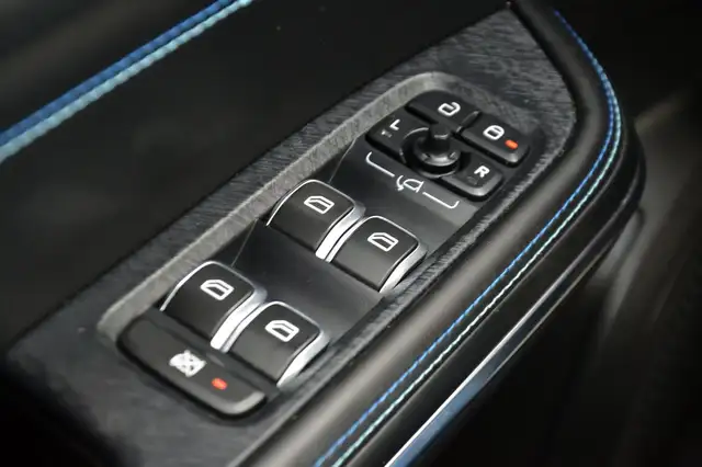 Lynk & Co 01 view 24