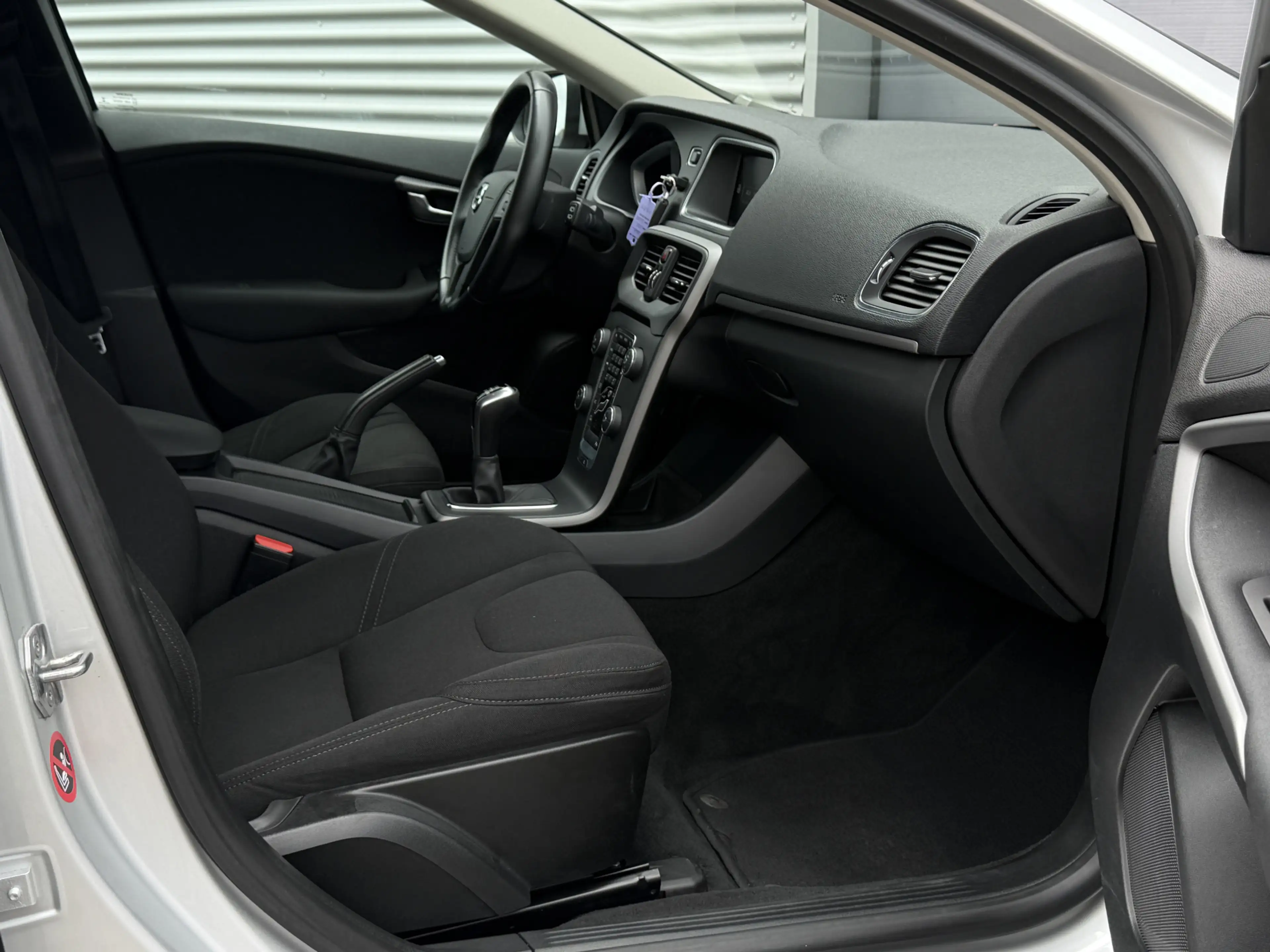 Volvo V40 2.0 T2 Kinetic — photo 8