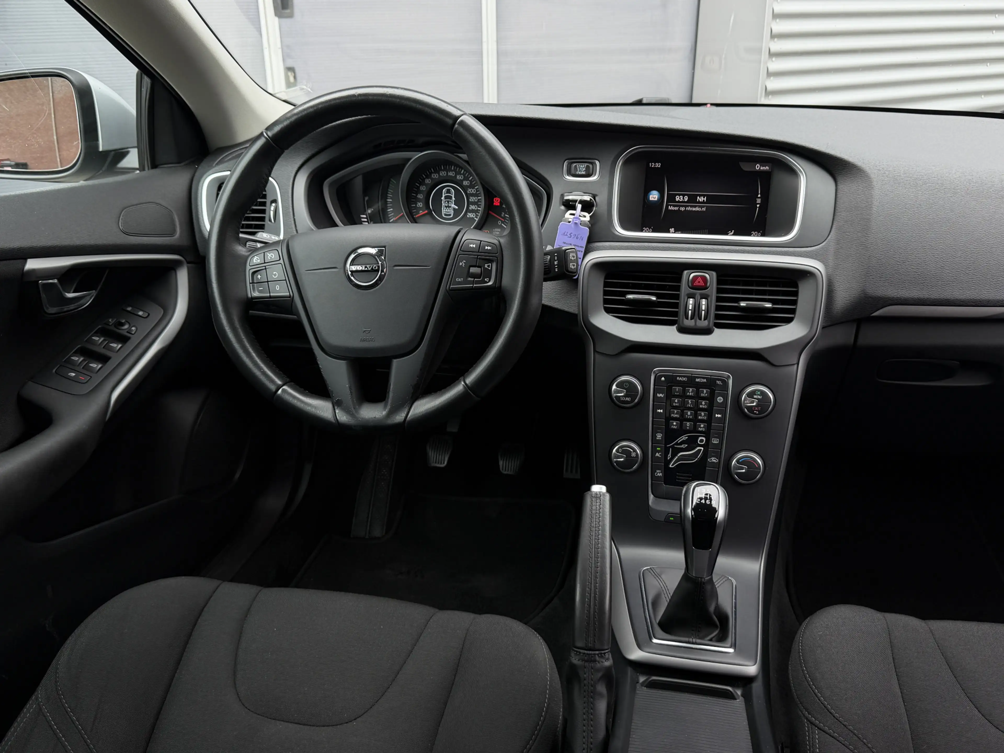 Volvo V40 2.0 T2 Kinetic — photo 6