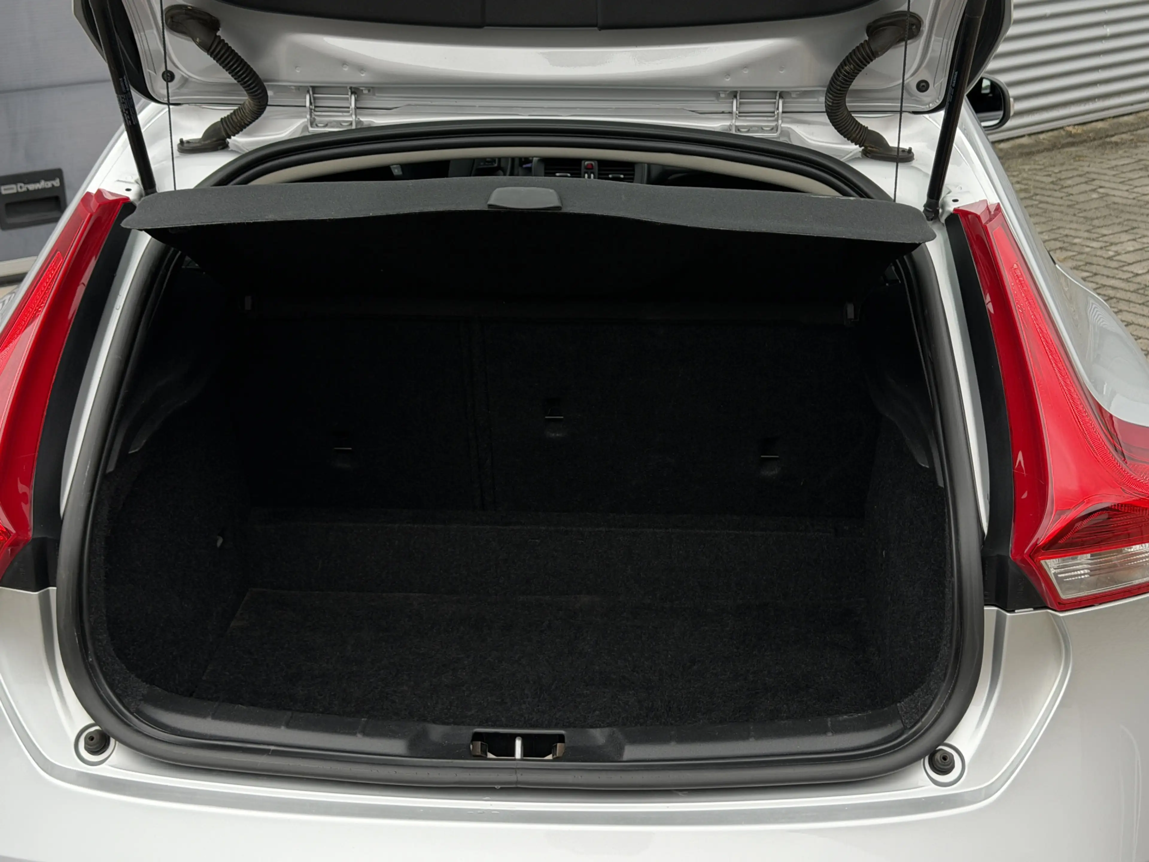 Volvo V40 2.0 T2 Kinetic — photo 12