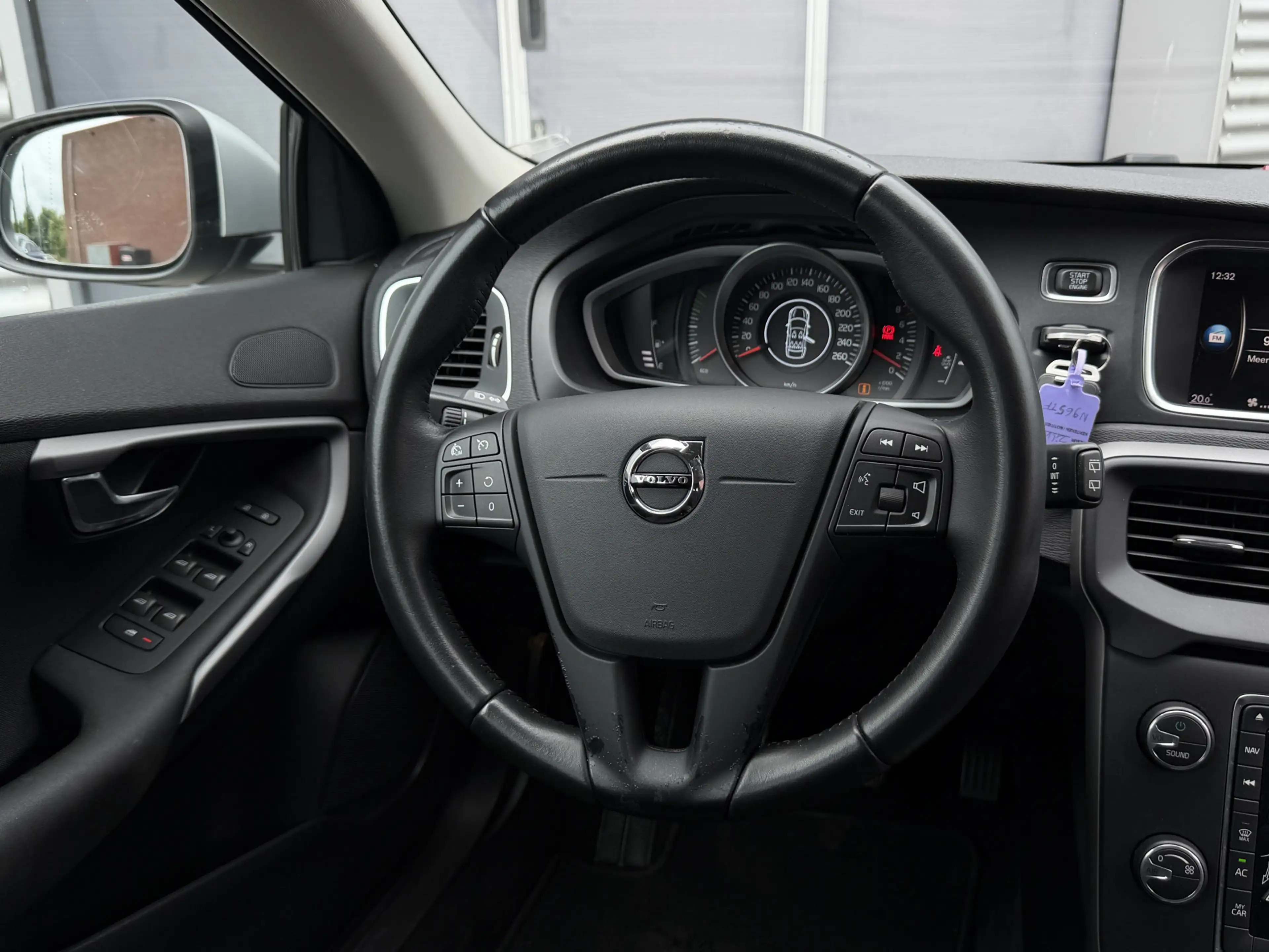 Volvo V40 2.0 T2 Kinetic — photo 14