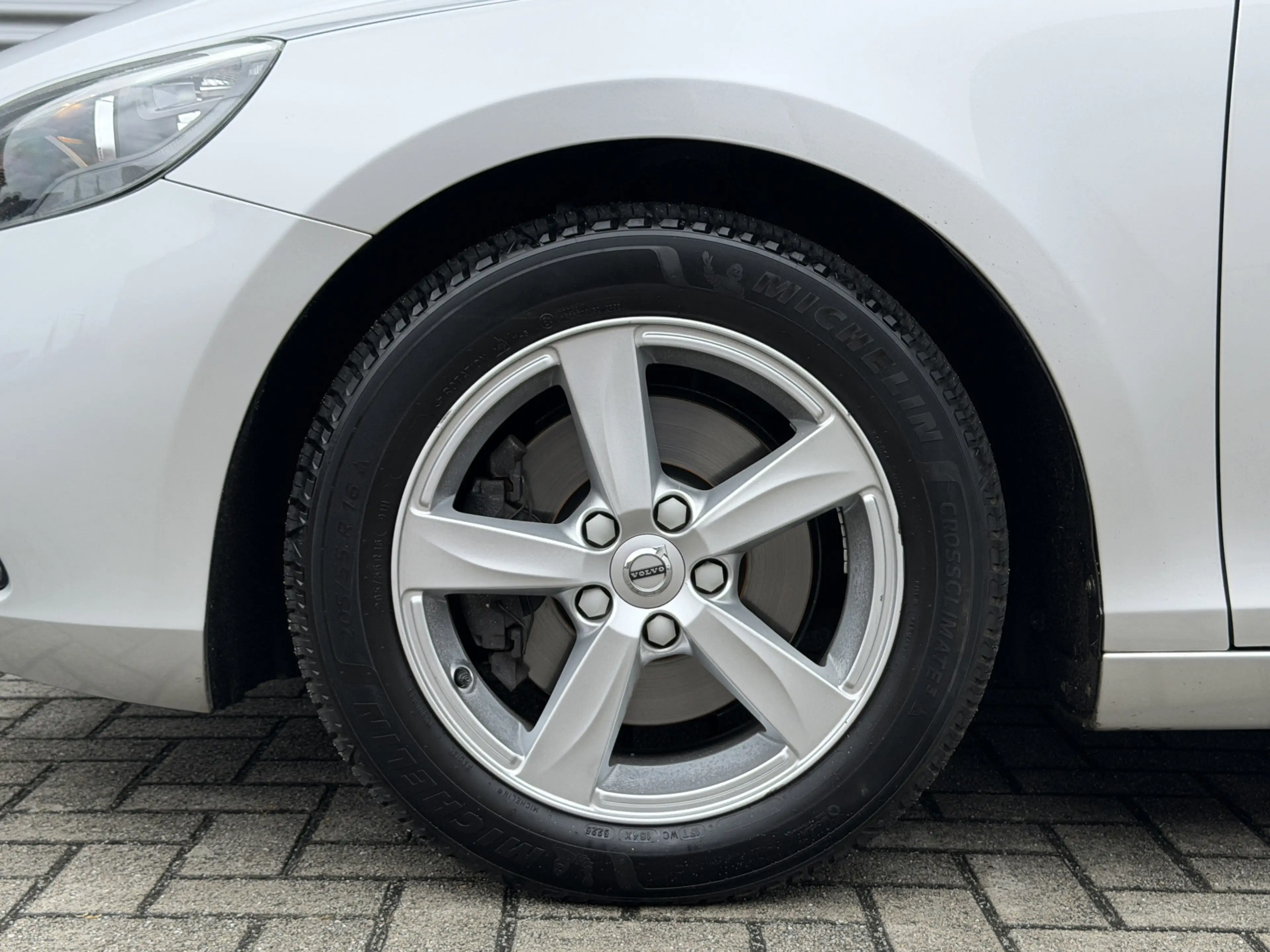 Volvo V40 2.0 T2 Kinetic — photo 13