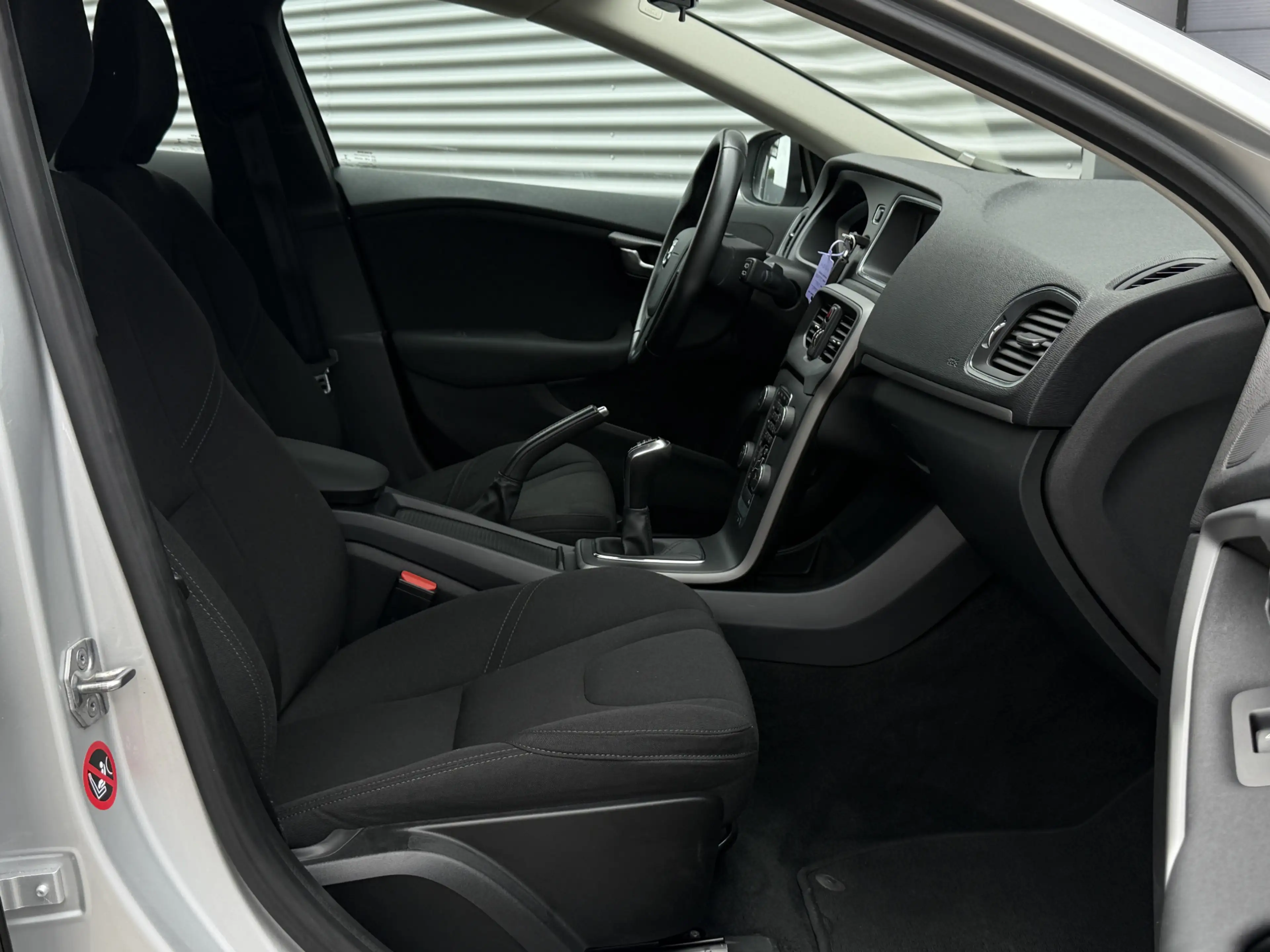 Volvo V40 2.0 T2 Kinetic — photo 10