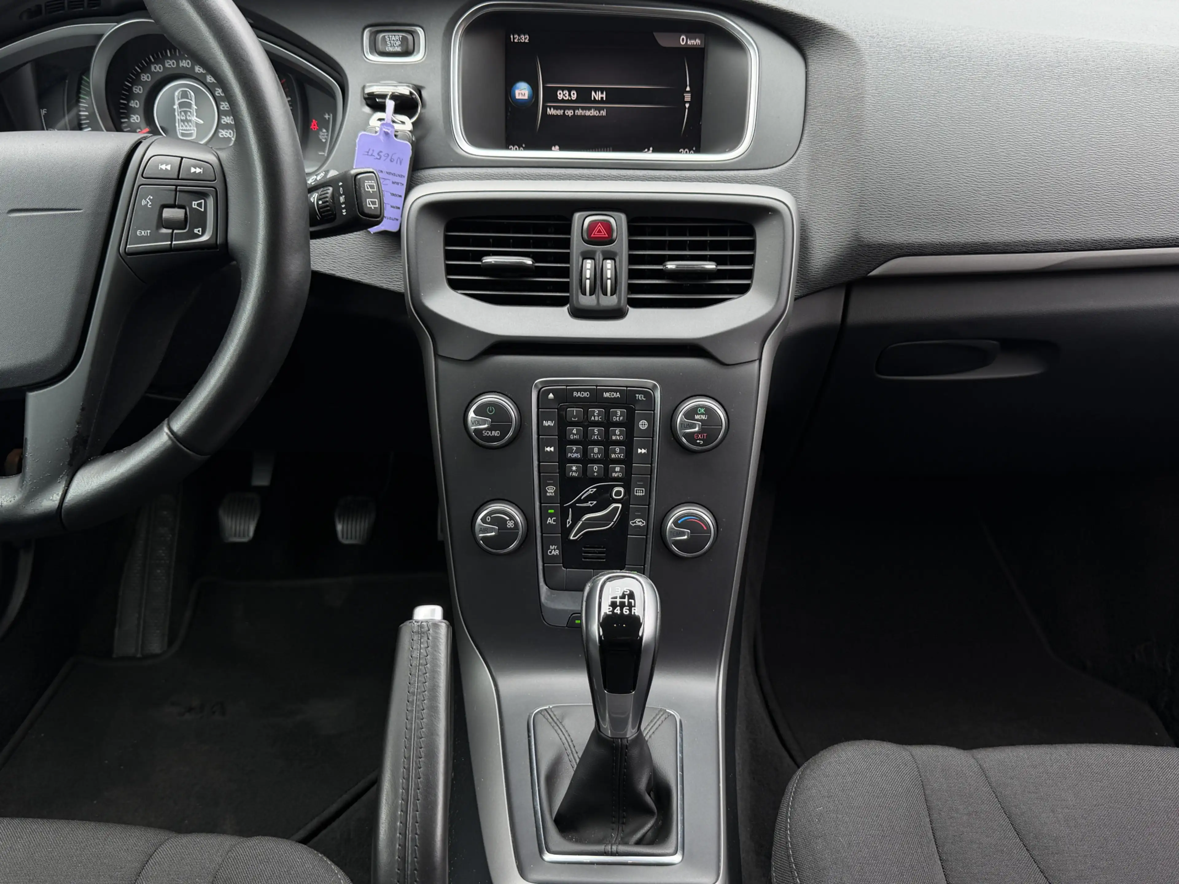 Volvo V40 2.0 T2 Kinetic — photo 7