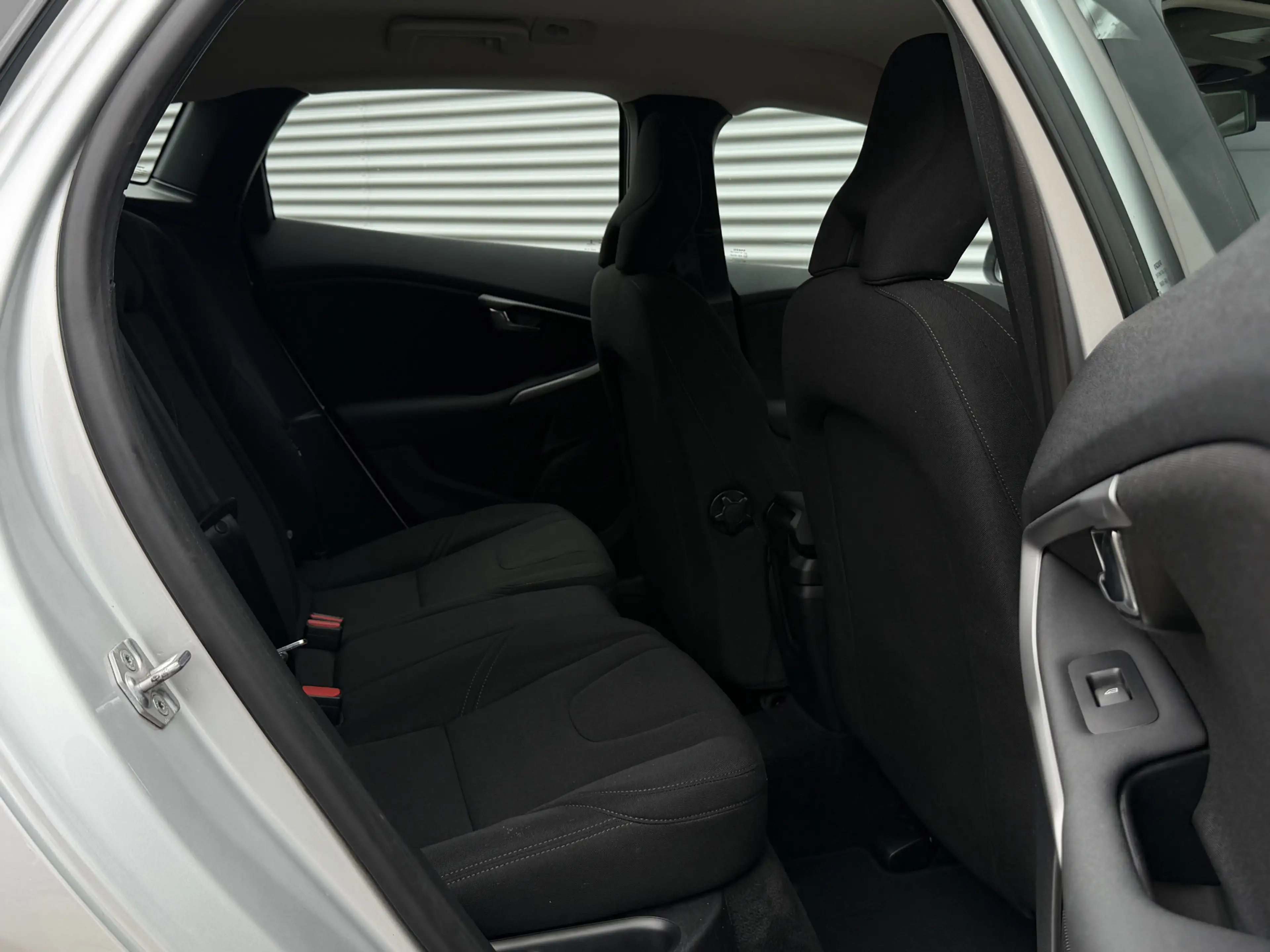 Volvo V40 2.0 T2 Kinetic — photo 11