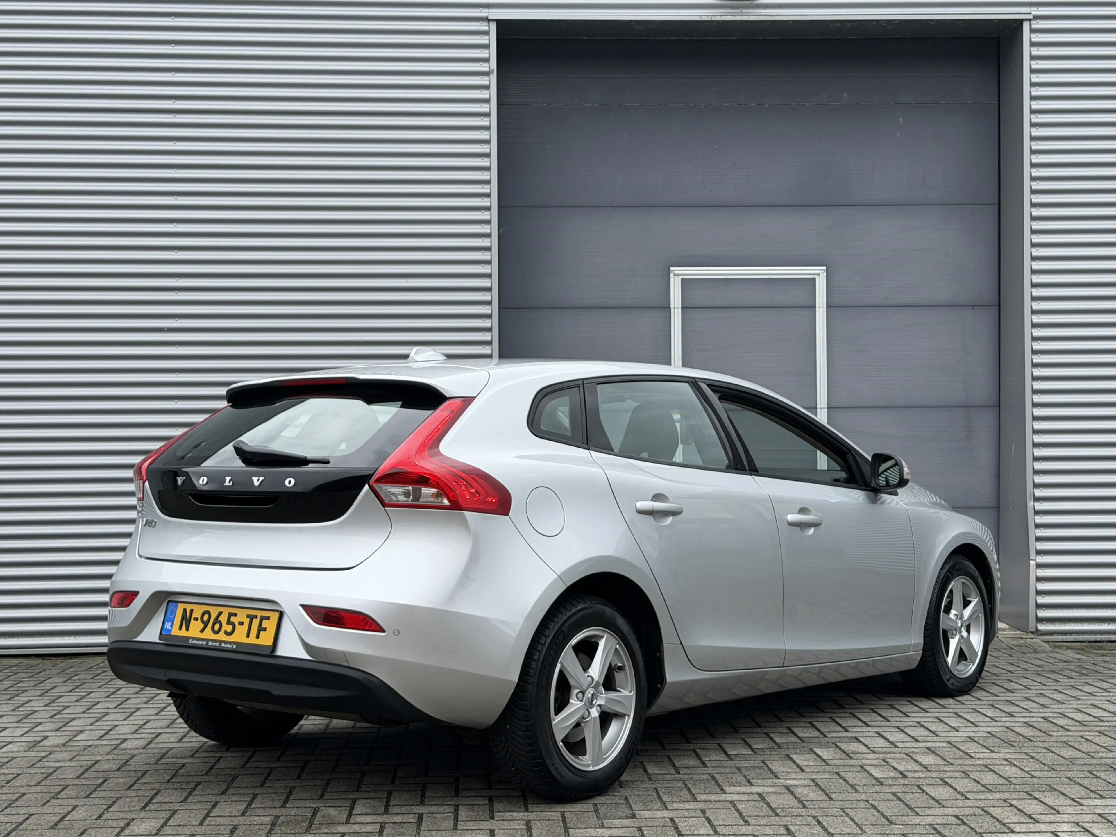 Volvo V40 2.0 T2 Kinetic — photo 5