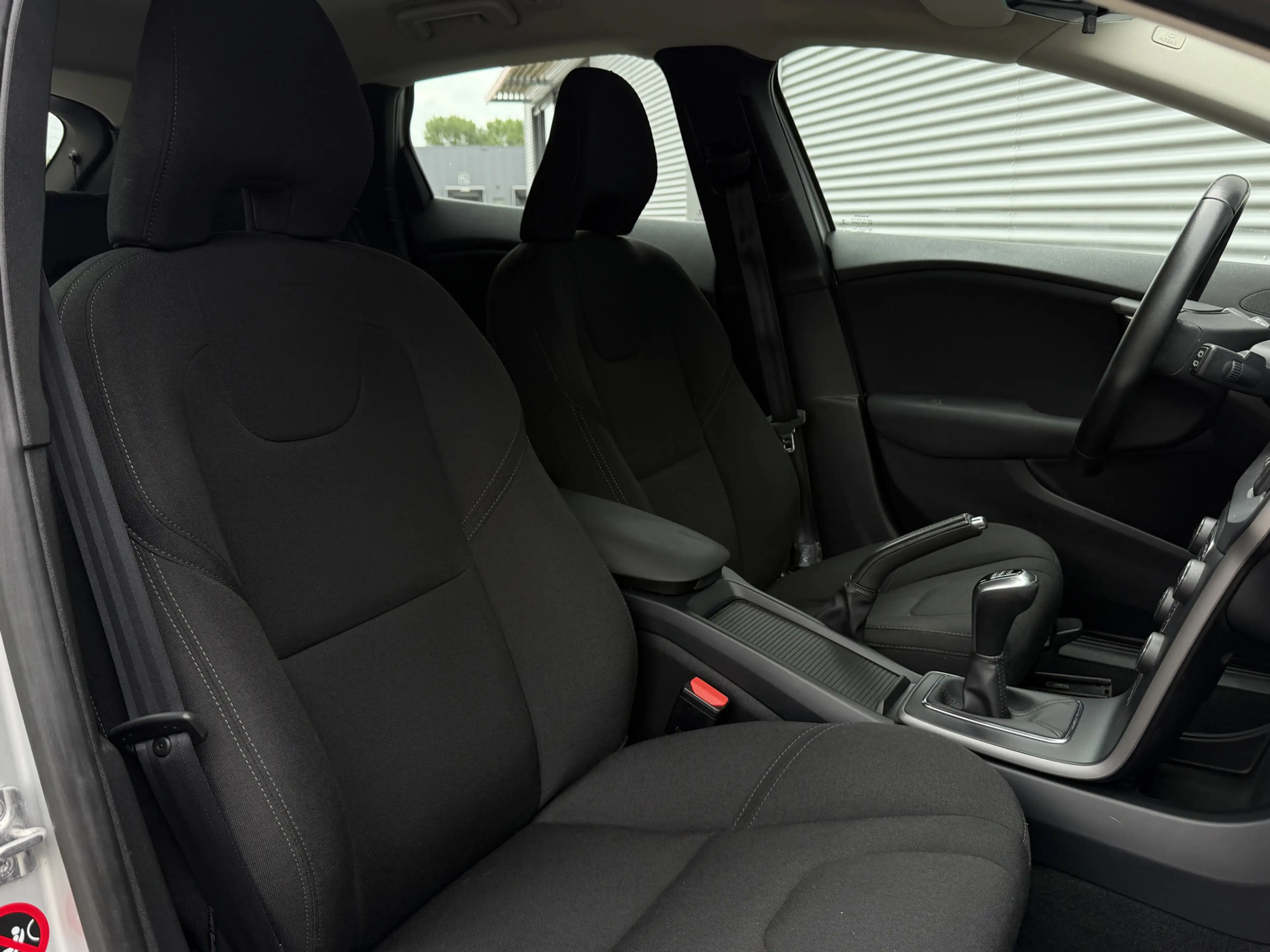 Volvo V40 2.0 T2 Kinetic — photo 9