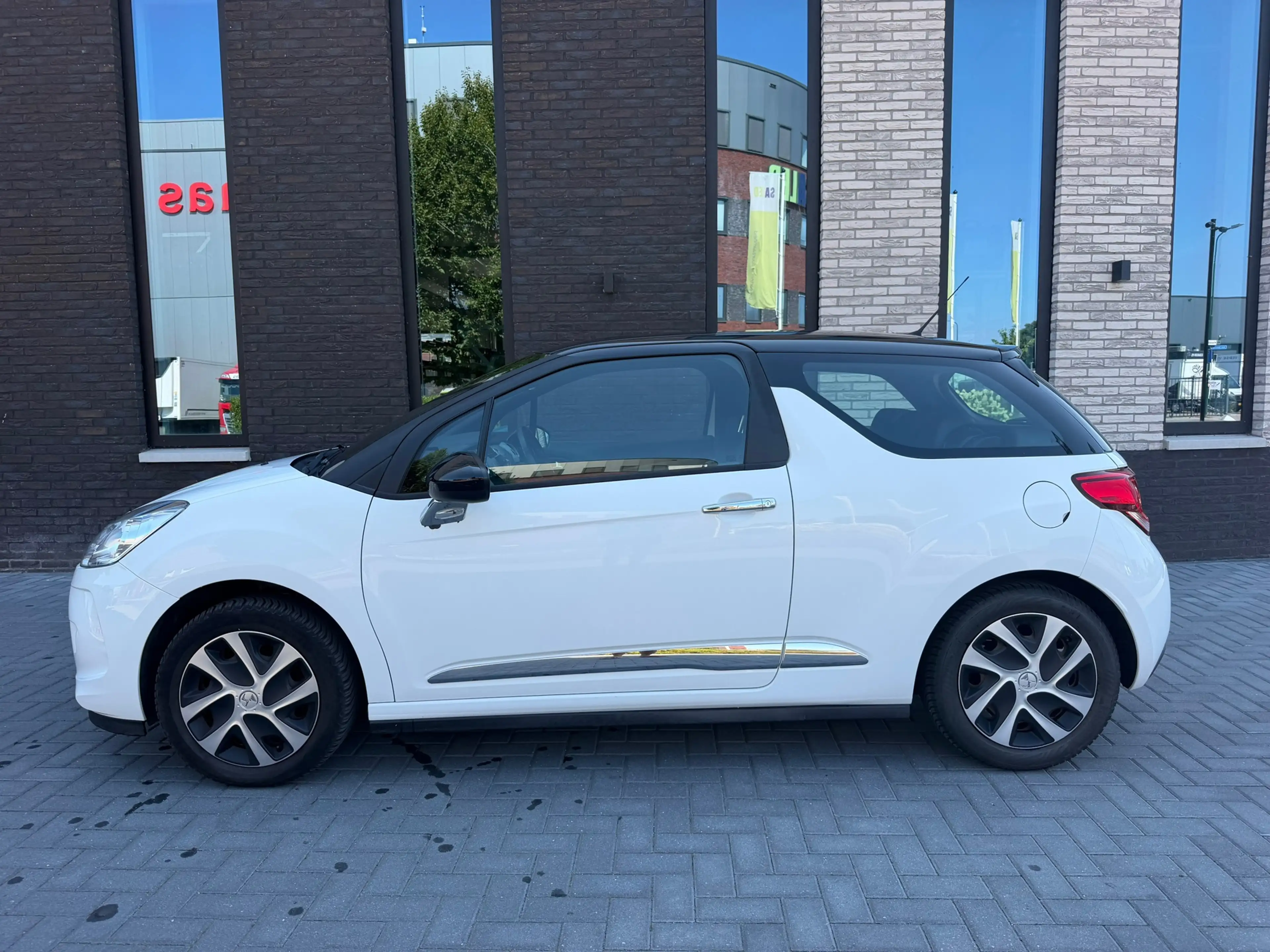 DS Automobiles DS 3 1.2 PureTech Chic — photo 2