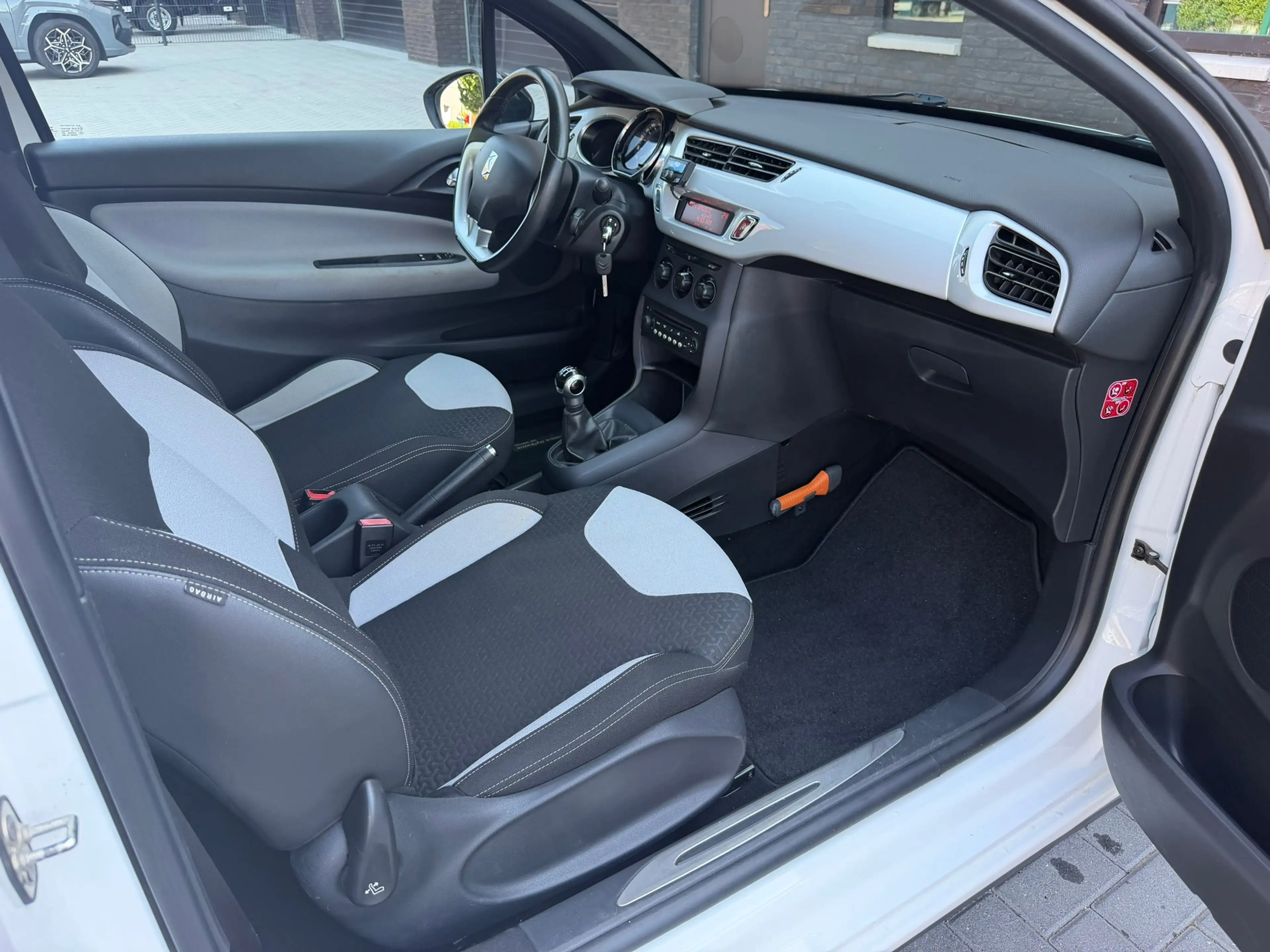 DS Automobiles DS 3 1.2 PureTech Chic — photo 13