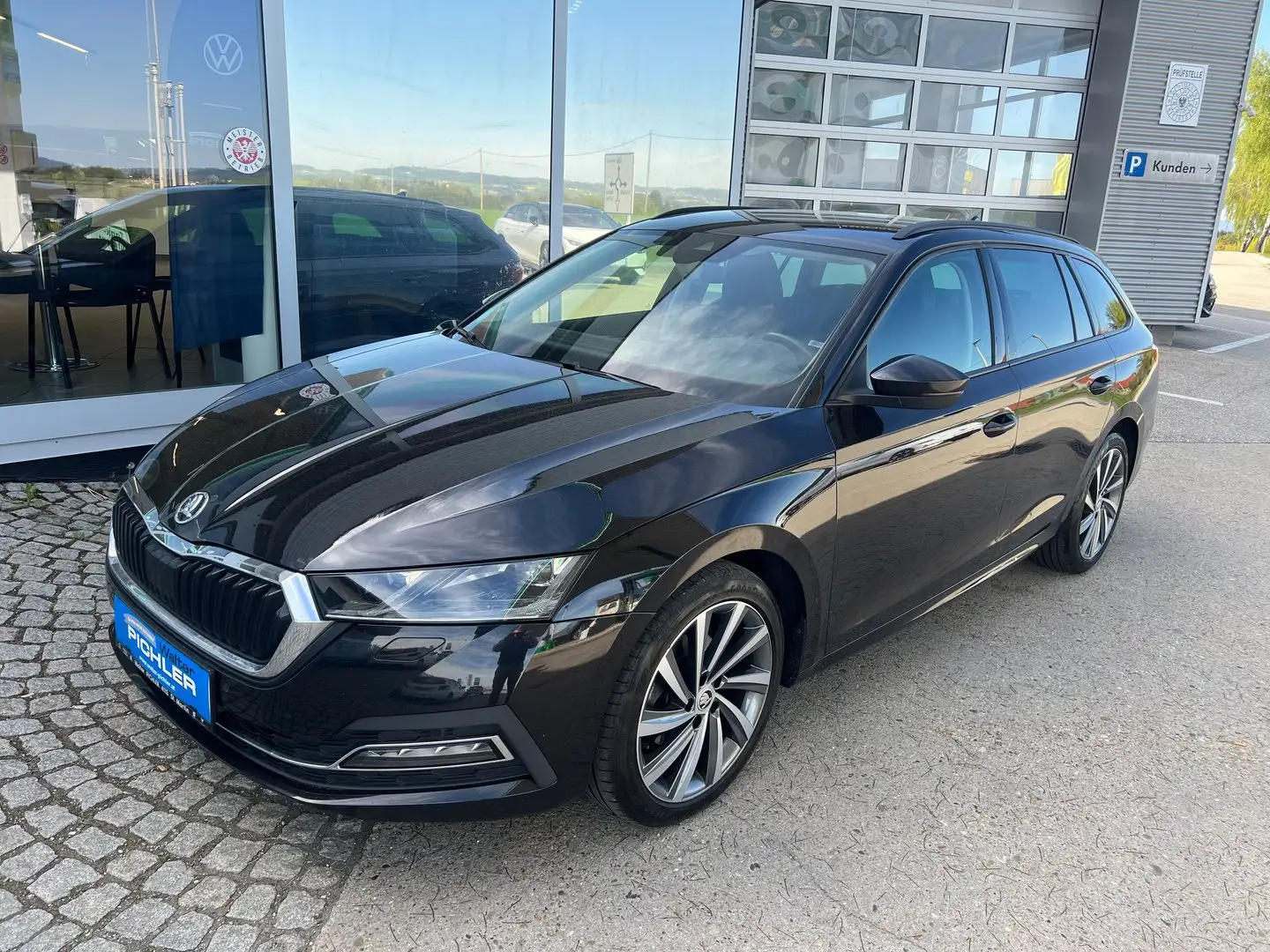 Skoda Octavia Premium TDI DSG Schwarz - 1