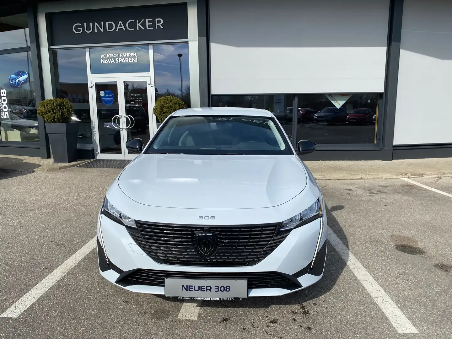Peugeot 308 Hybrid 136 Allure Weiß - 2