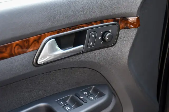 Volkswagen Touran view 8