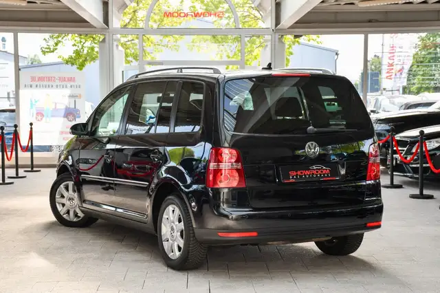 Volkswagen Touran view 4