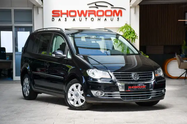 Volkswagen Touran view 3
