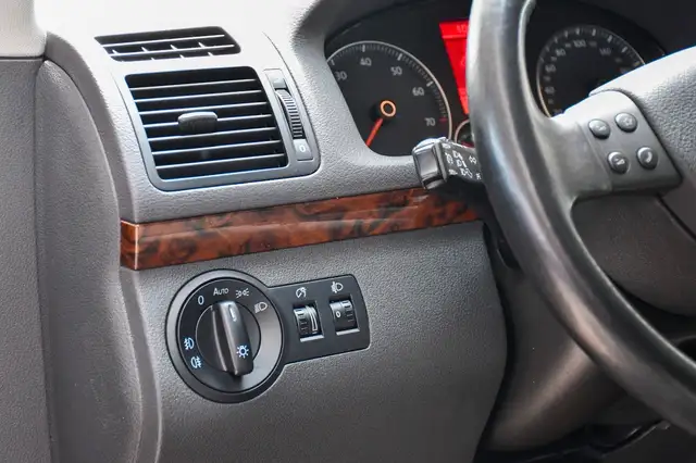 Volkswagen Touran view 9